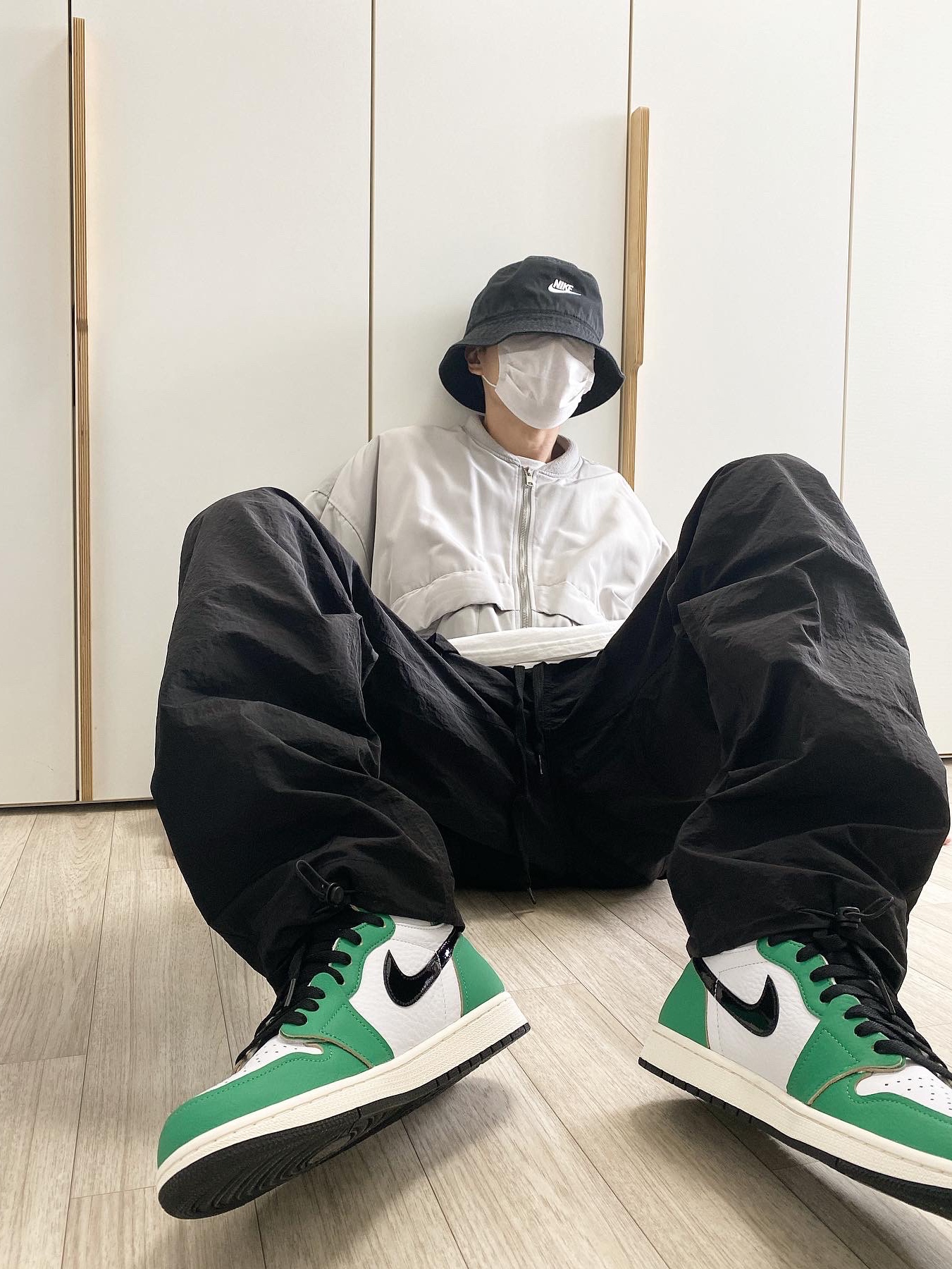 Nike Futura Washed Bucket Hat Black, (W) Jordan 1 Retro High OG Lucky Green 착용 스타일 - 2