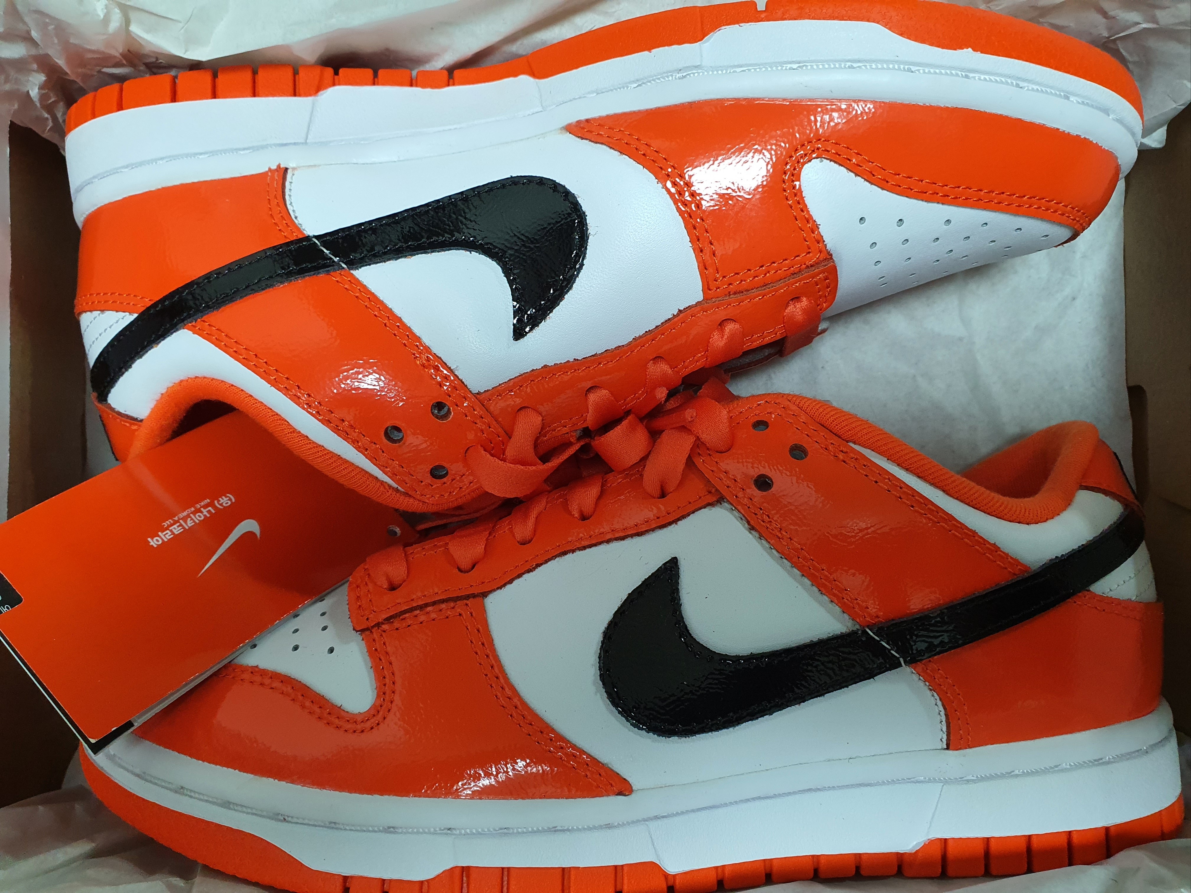 (W) Nike Dunk Low Essential Brilliant Orange 착용 스타일 - 3