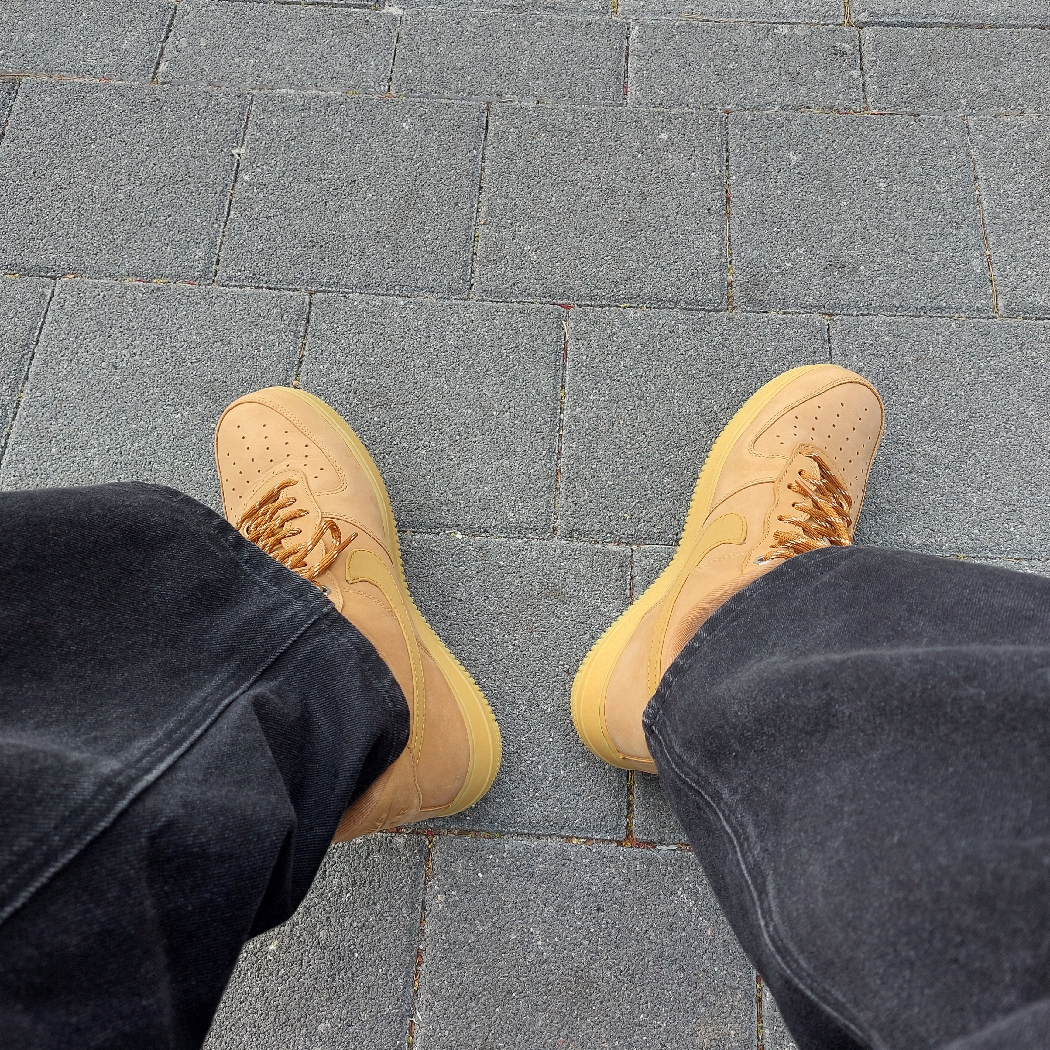 Nike Air Force 1 '07 WB Flax 착용 스타일