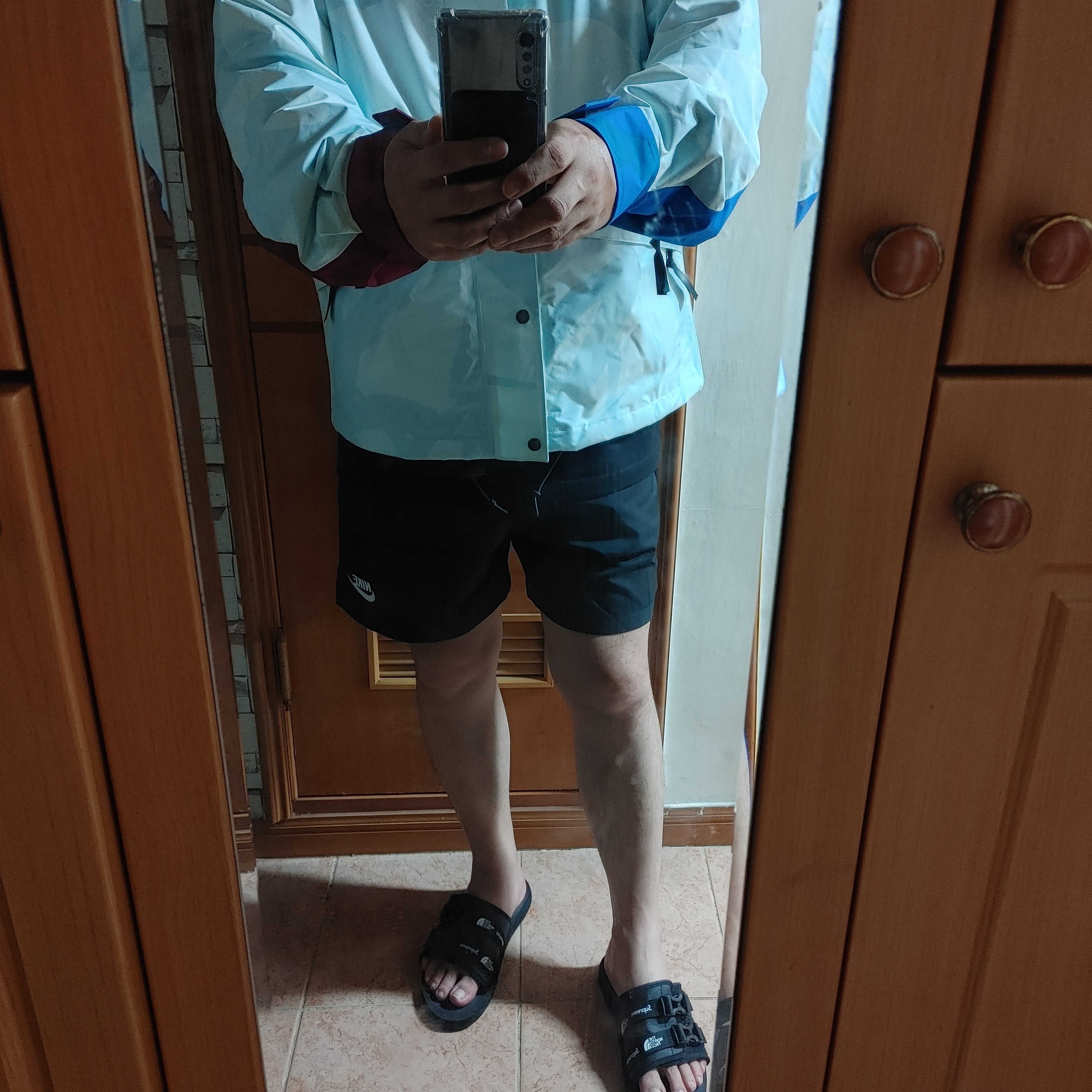 The North Face x Kaws Retro 1986 Mountain Jacket Ice Blue, Supreme x The North Face Trekking Sandal Black - 22SS 착용 스타일 - 3