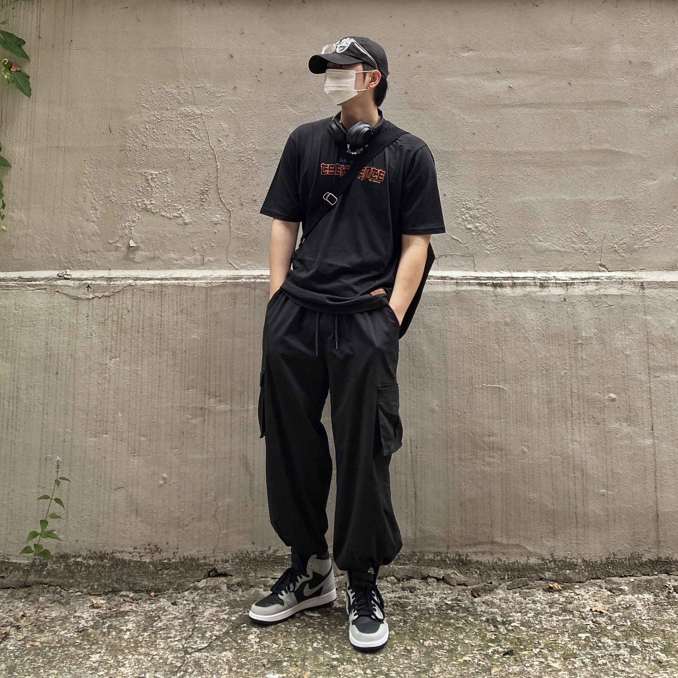 Darkr8m Studio White Logo Cap, Jordan 1 Retro High OG Shadow 2.0 착용 스타일