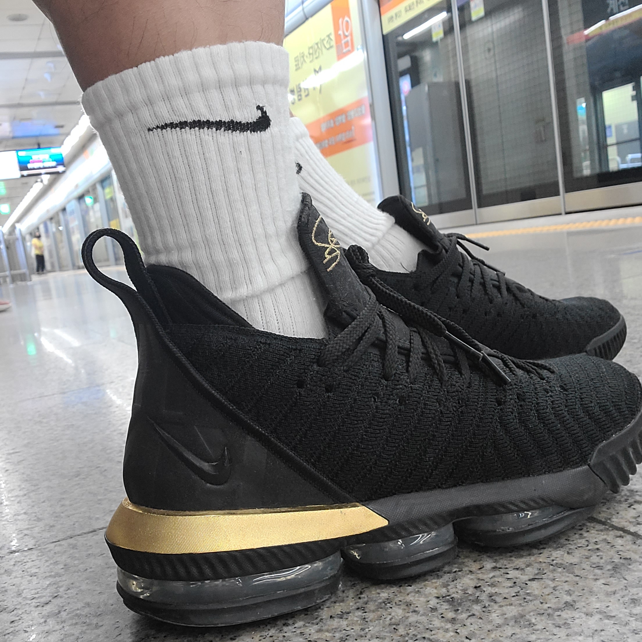 Nike LeBron 16 I'm King 착용 스타일 - 1