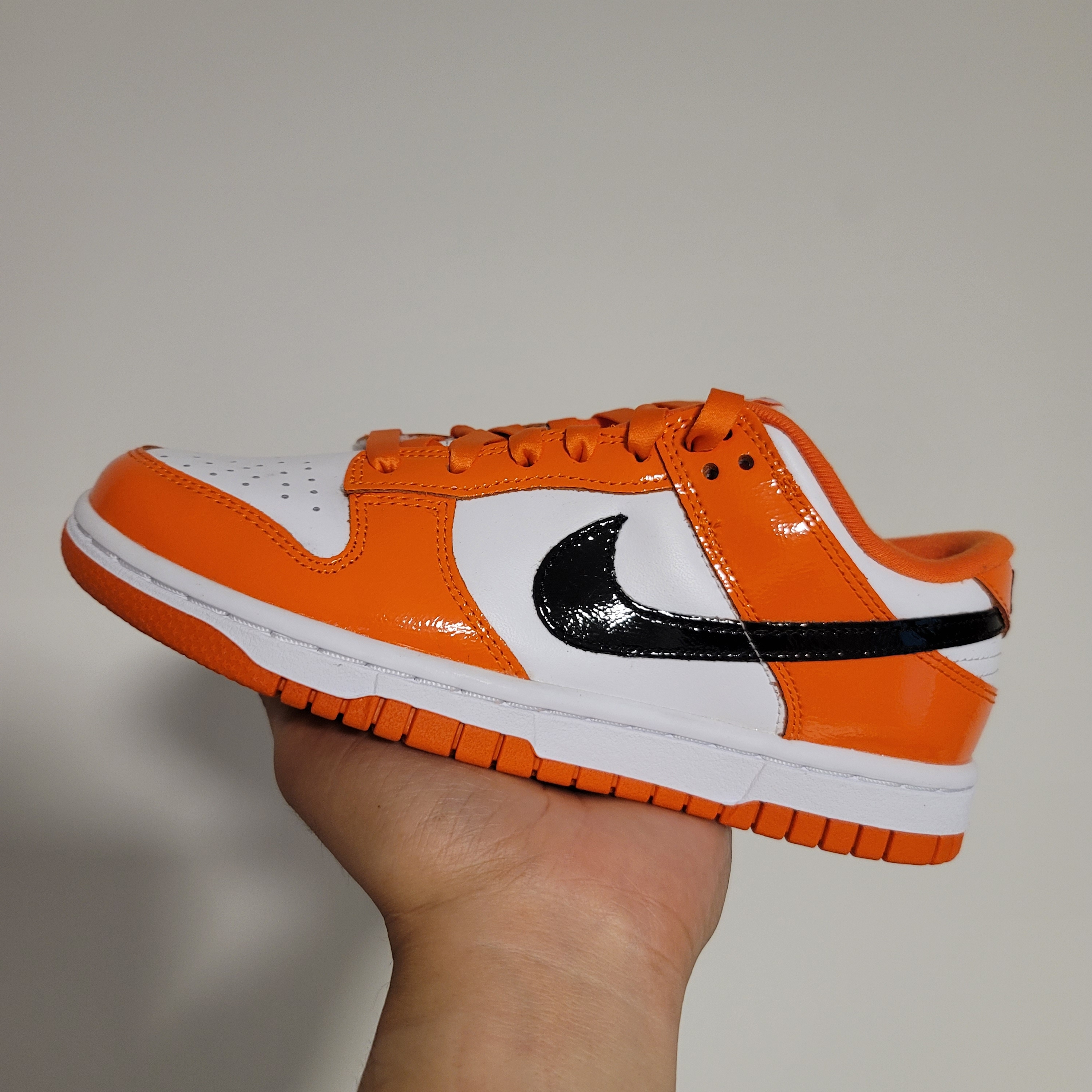 (W) Nike Dunk Low Essential Brilliant Orange 착용 스타일