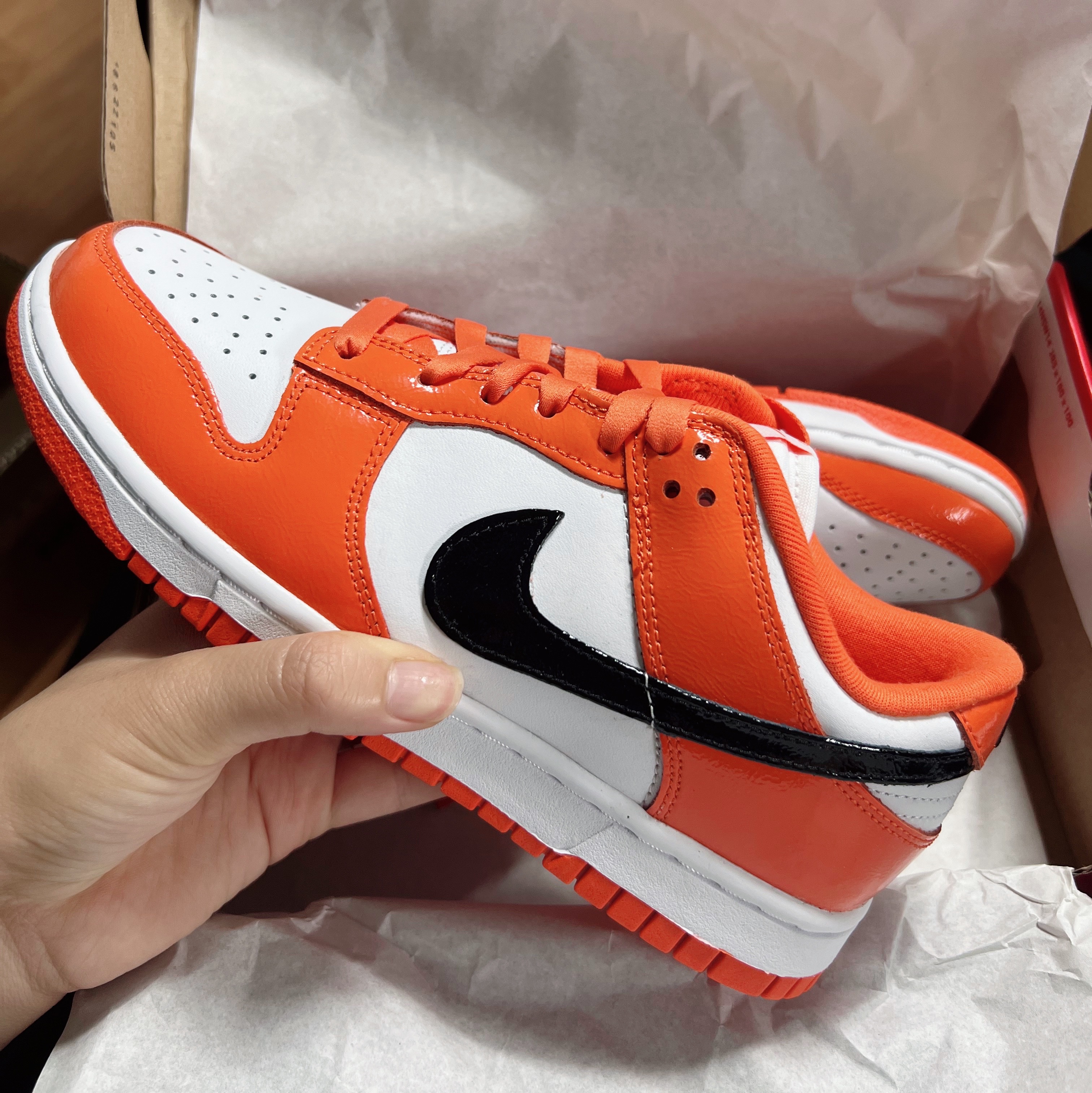 (W) Nike Dunk Low Essential Brilliant Orange 착용 스타일