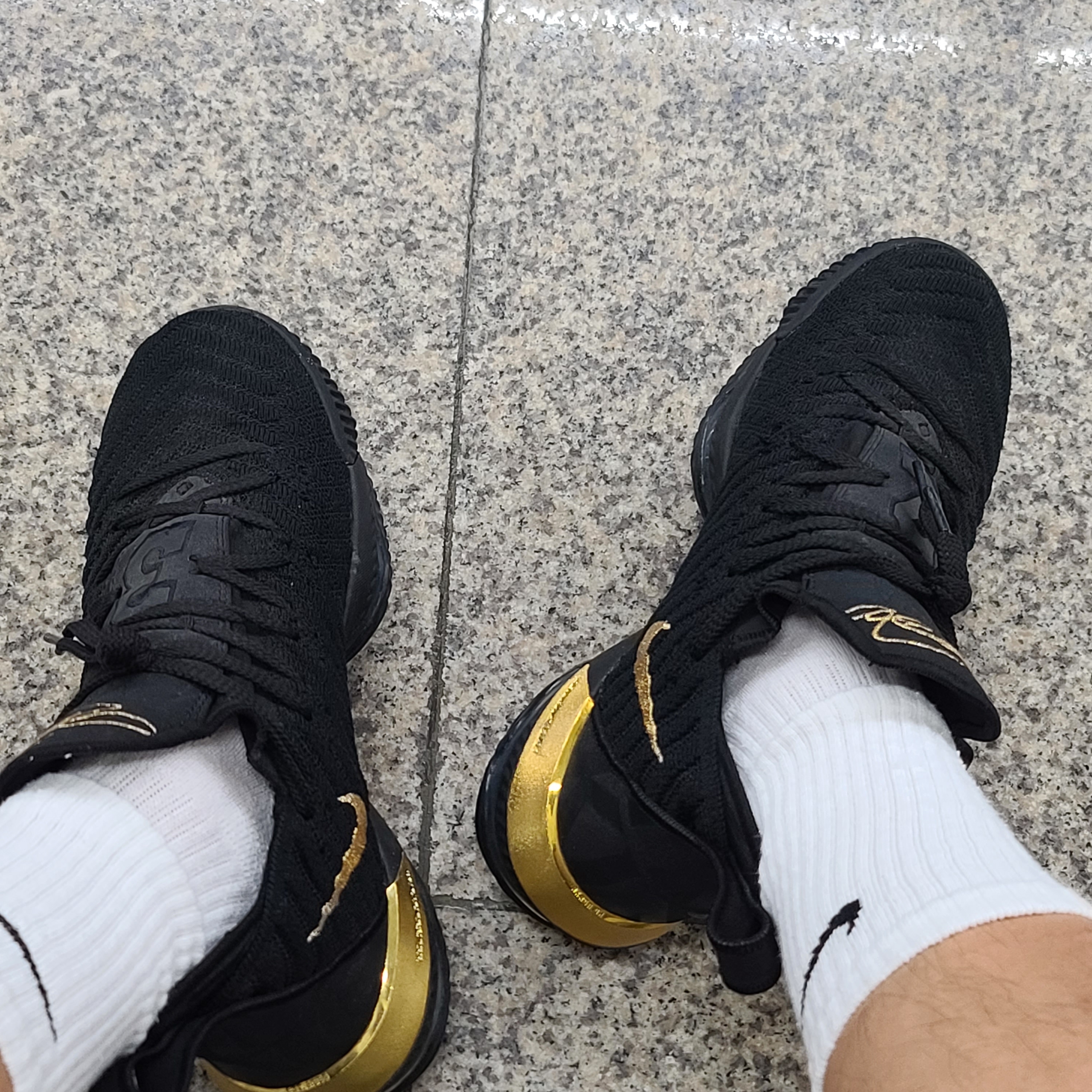 Nike LeBron 16 I'm King 착용 스타일 - 3