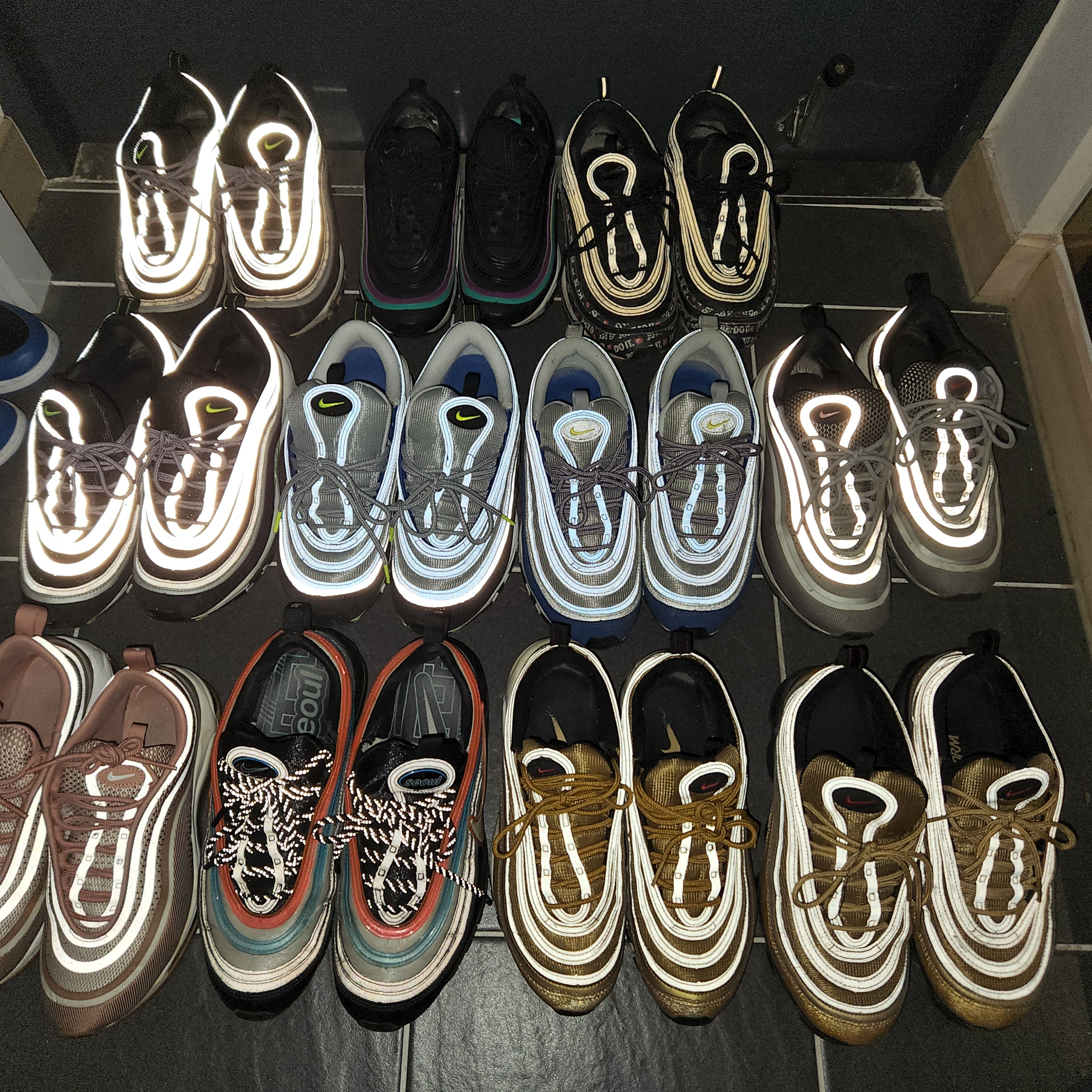 Nike Air Max 97 OG Atlantic Blue and Voltage Yellow, Nike Air Max 97 OG Black Volt Asia 착용 스타일
