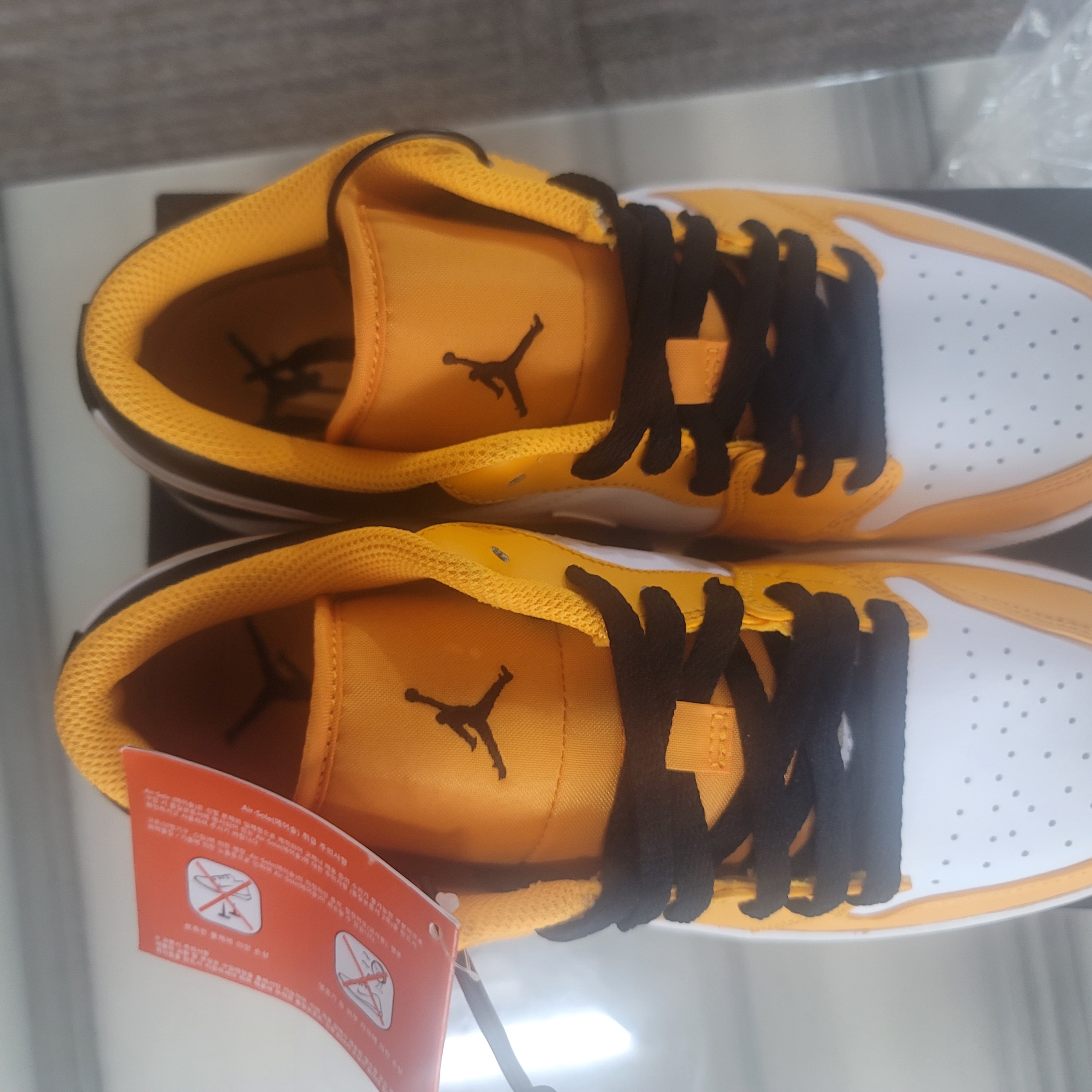 Jordan 1 Low Taxi 착용 스타일 - 3