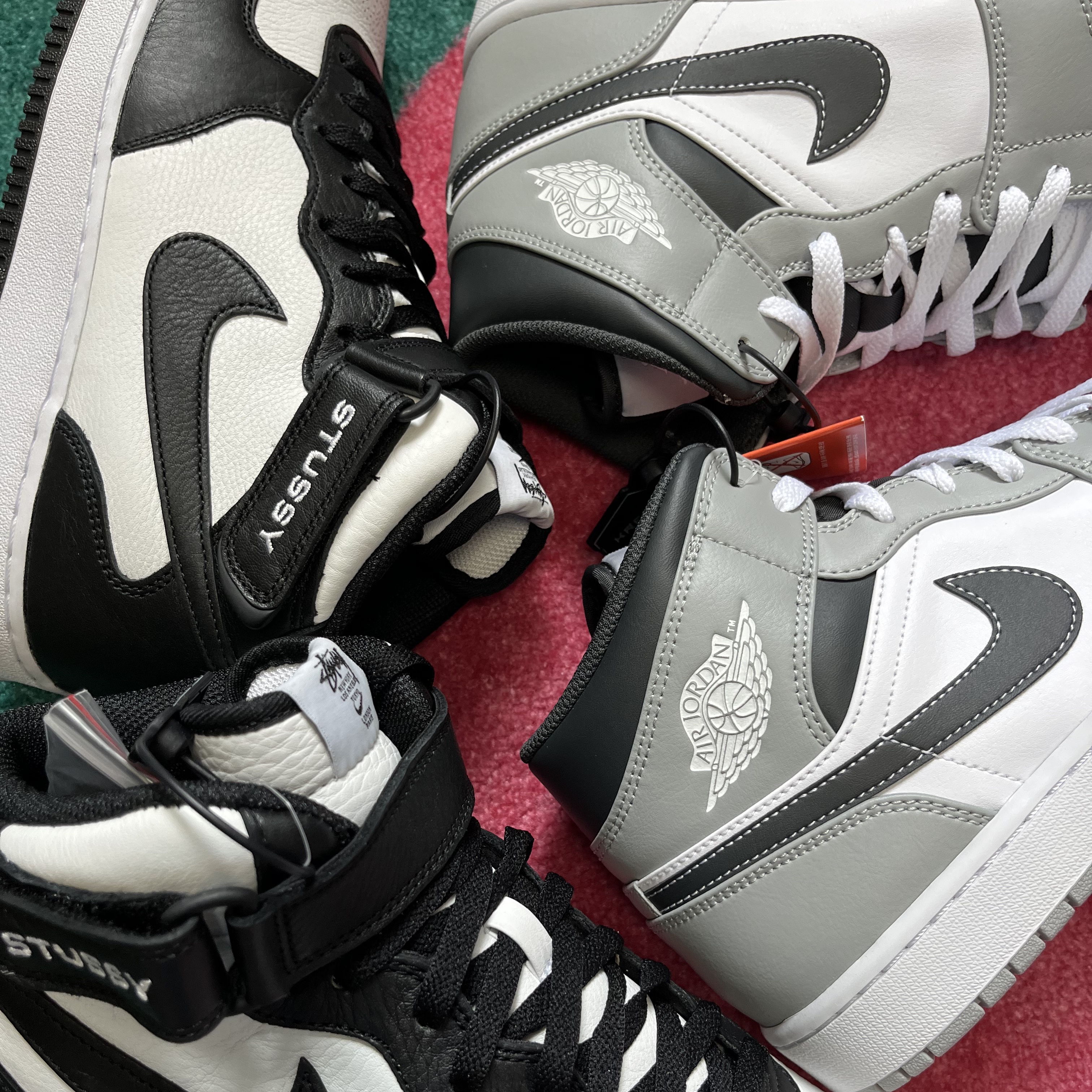 Nike x Stussy Air Force 1 '07 Mid SP Black and Light Bone, Jordan 1 Mid Light Smoke Grey Anthracite 착용 스타일