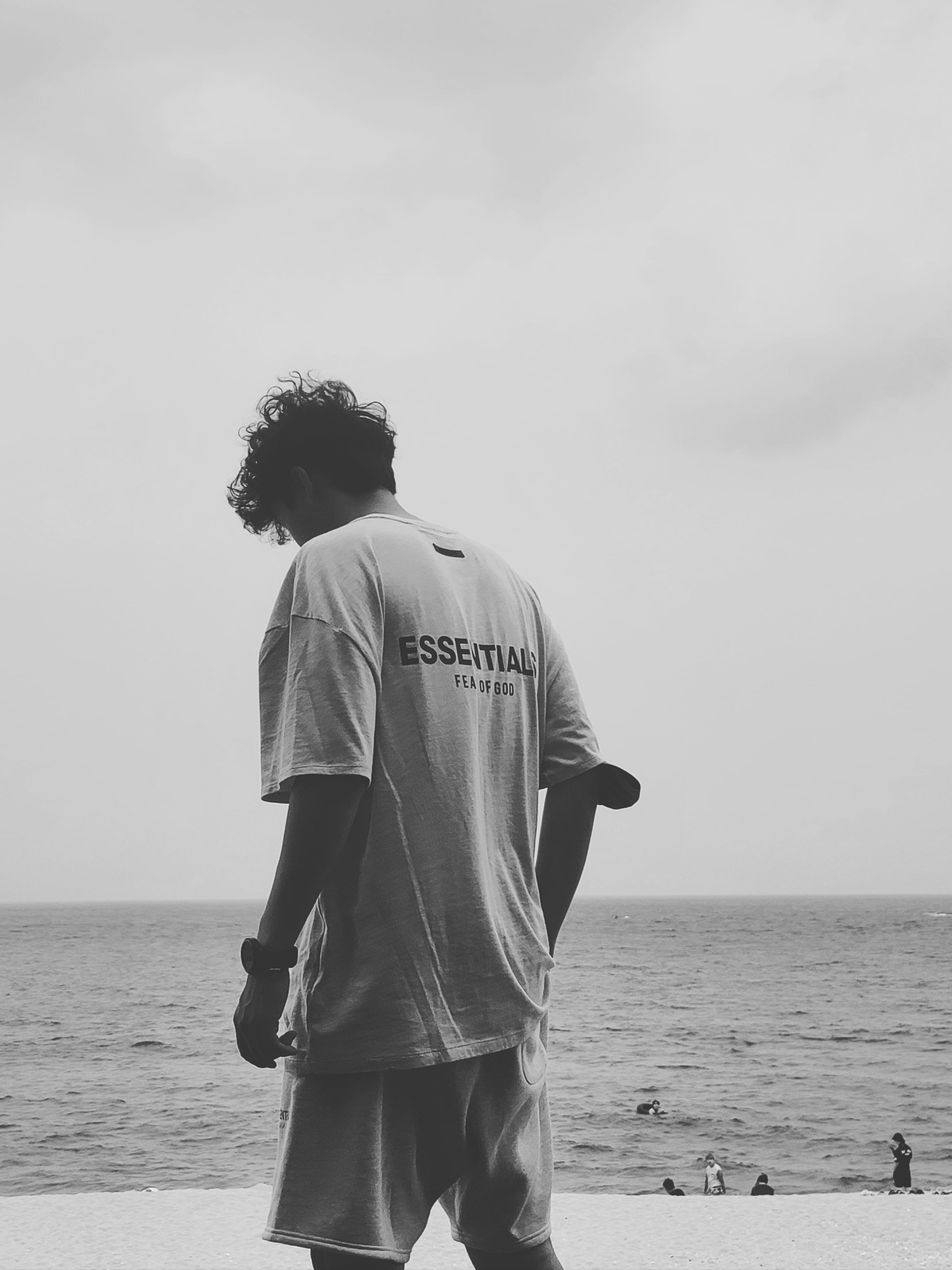 Essentials The Core Collection Sweatshorts Oatmeal, Essentials The Core Collection T-Shirt Light Oatmeal 착용 스타일 - 1