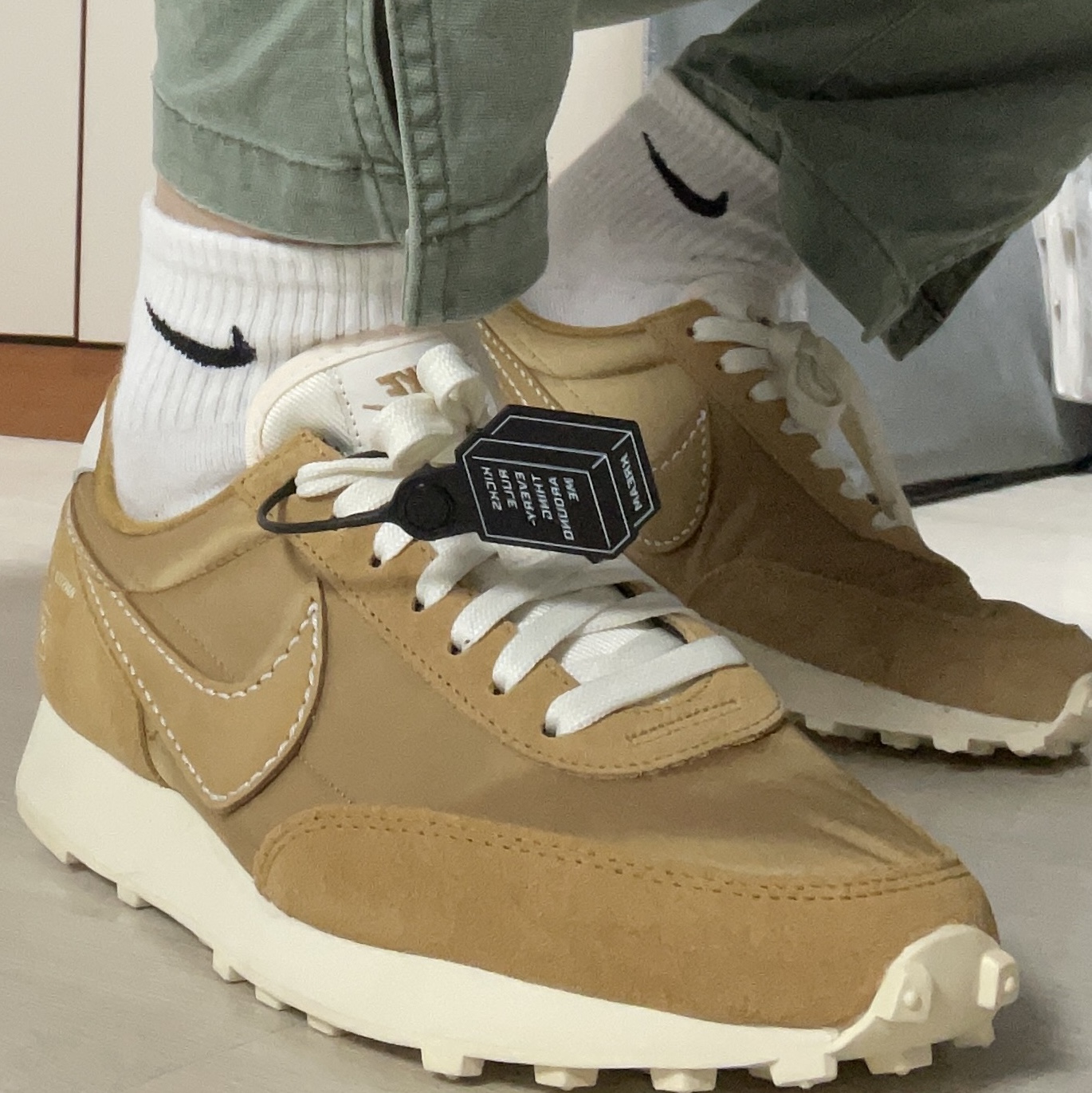 (W) Nike Daybreak Wheat Pale Ivory 착용 스타일