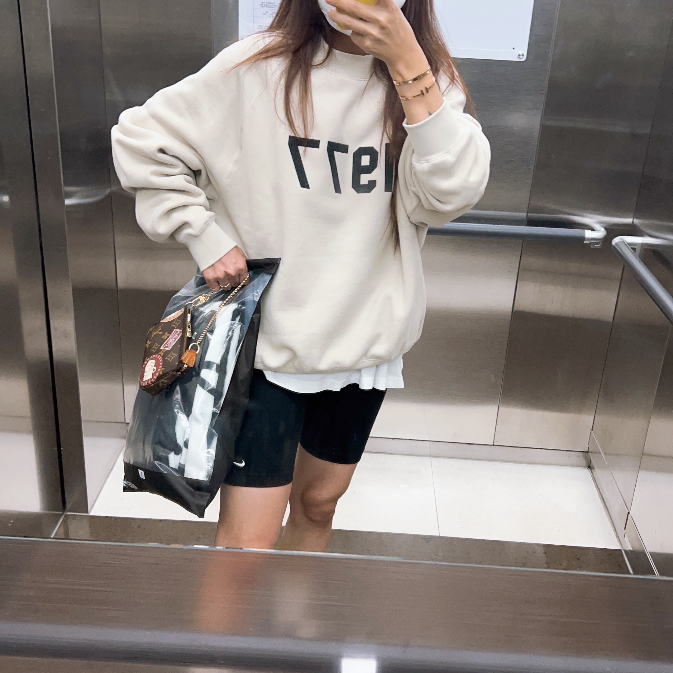 Essentials 1977 Crewneck Sweatshirt Wheat - 22SS 착용 스타일