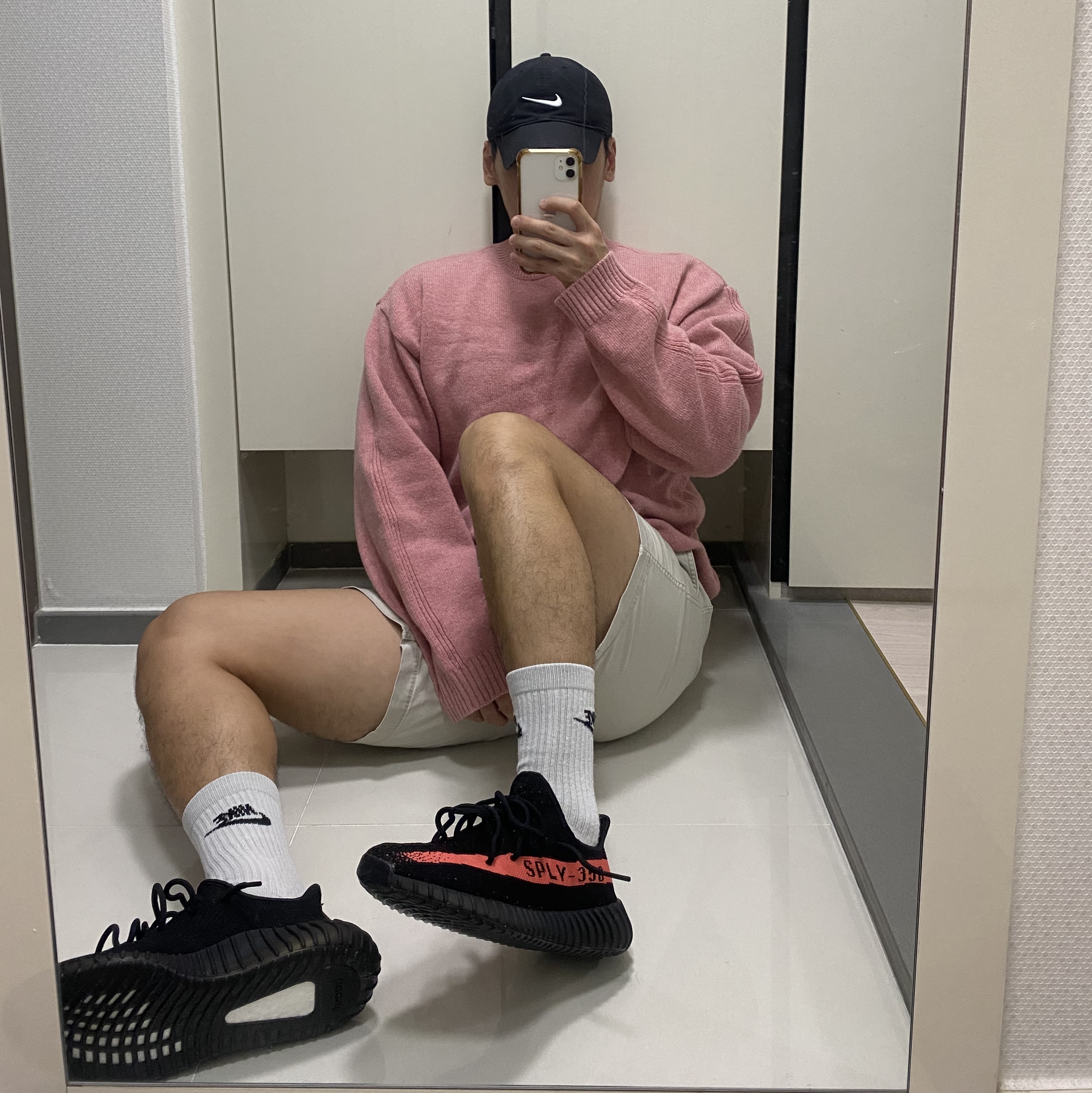 Adidas Yeezy Boost 350 V2 Core Black Red 2022/2023 착용 스타일
