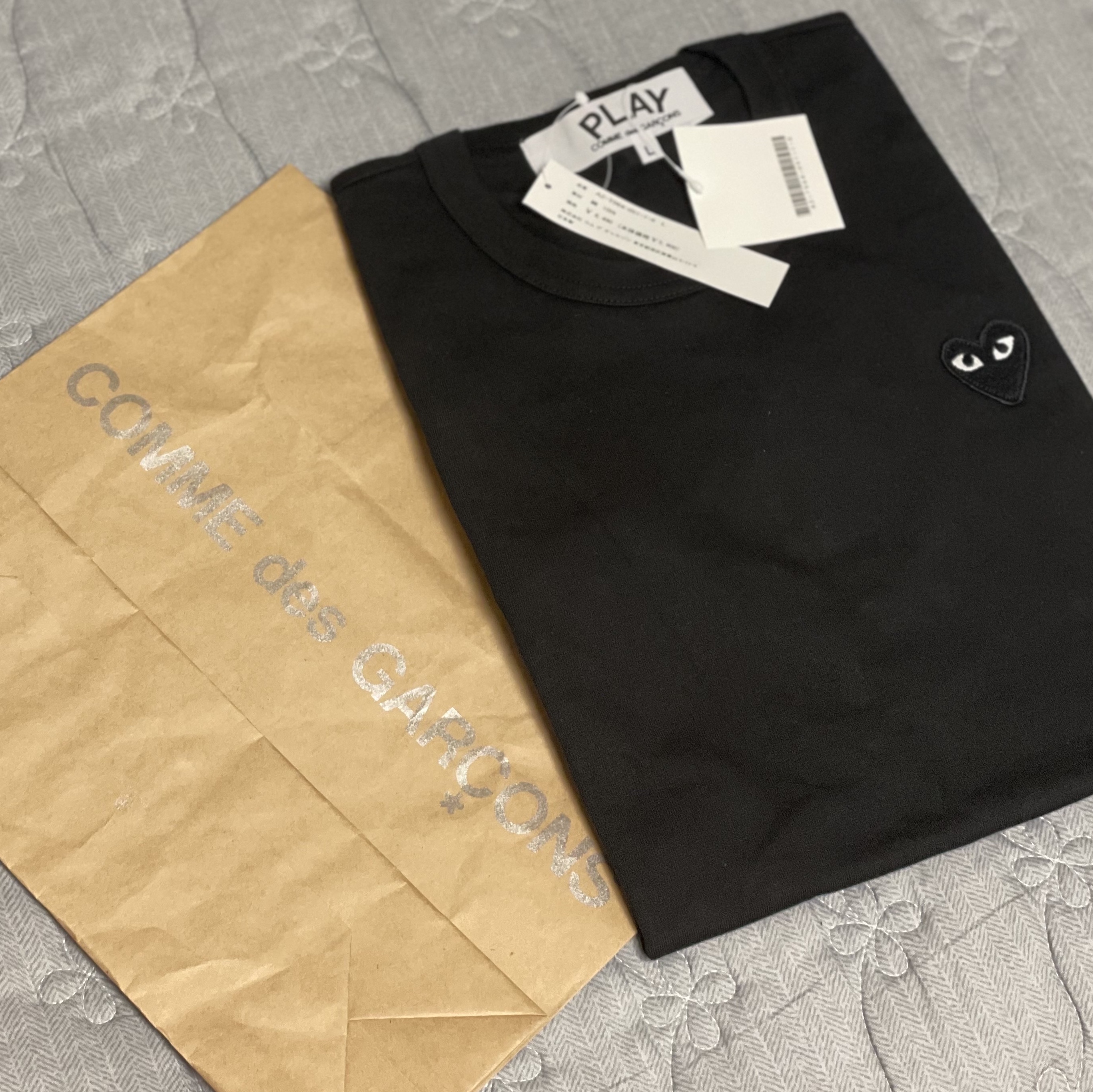 Play Comme des Garcons Black Heart T-Shirt Black 착용 스타일
