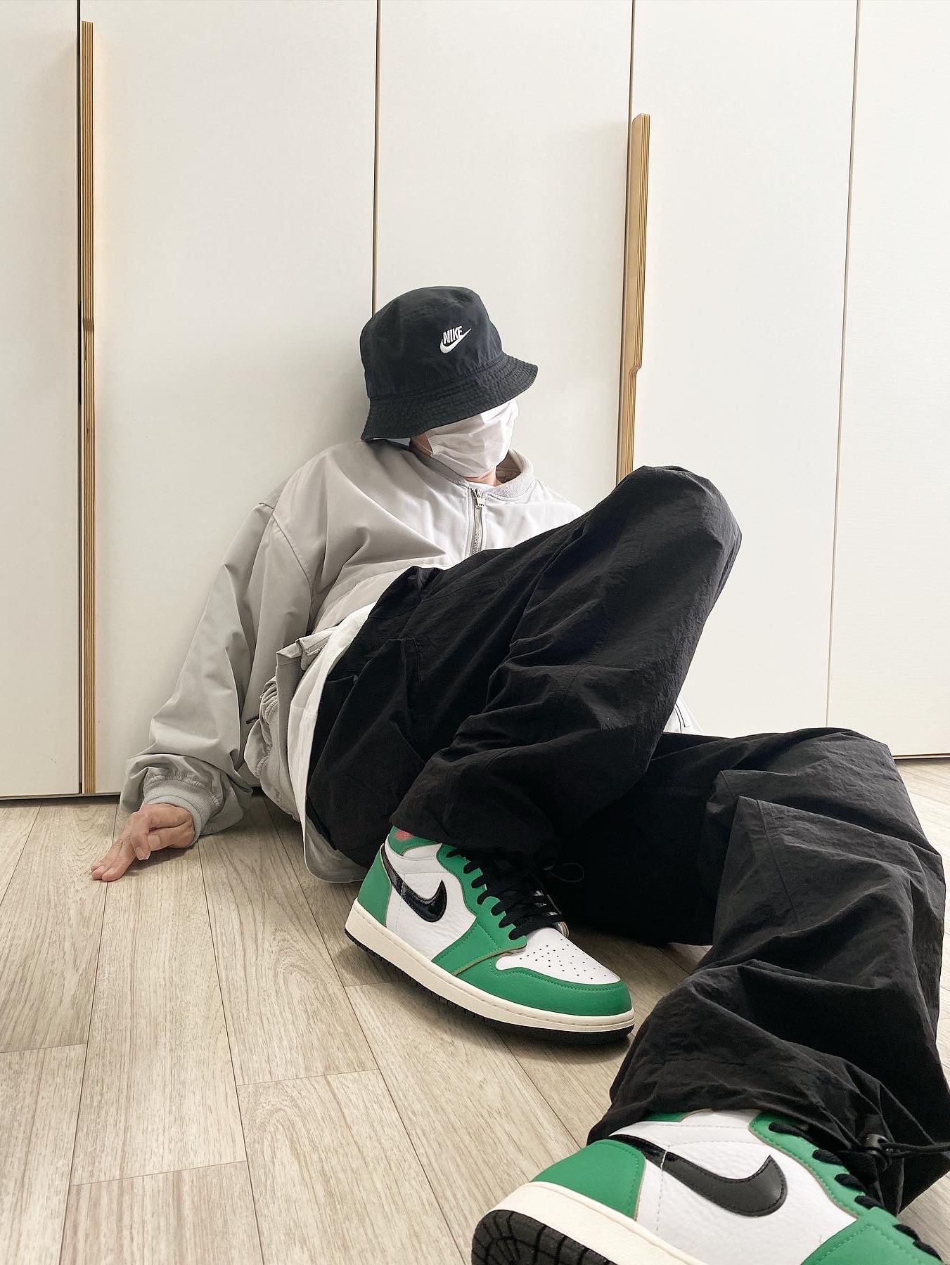 Nike Futura Washed Bucket Hat Black, (W) Jordan 1 Retro High OG Lucky Green 착용 스타일 - 3