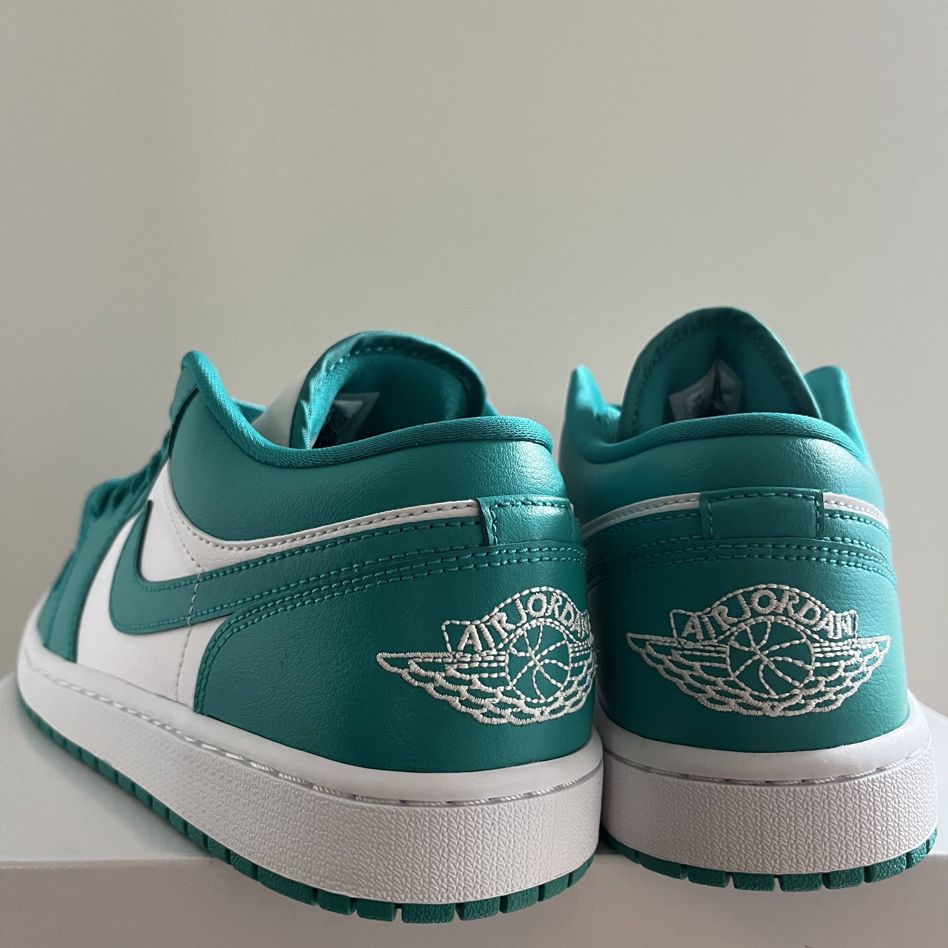 (W) Jordan 1 Low New Emerald 착용 스타일 - 4