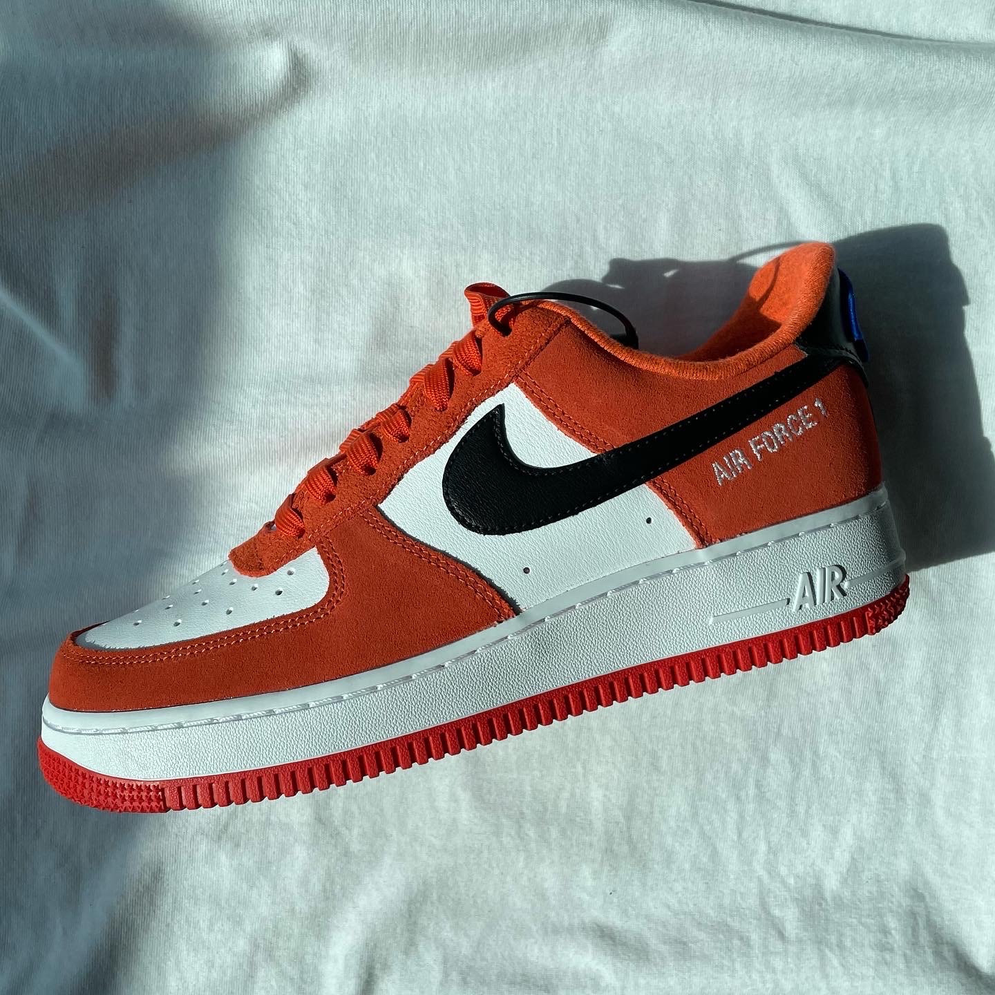 Nike Air Force 1 '07 LV8 Athletic Club Rush Orange Washed Teal 착용 스타일 - 3