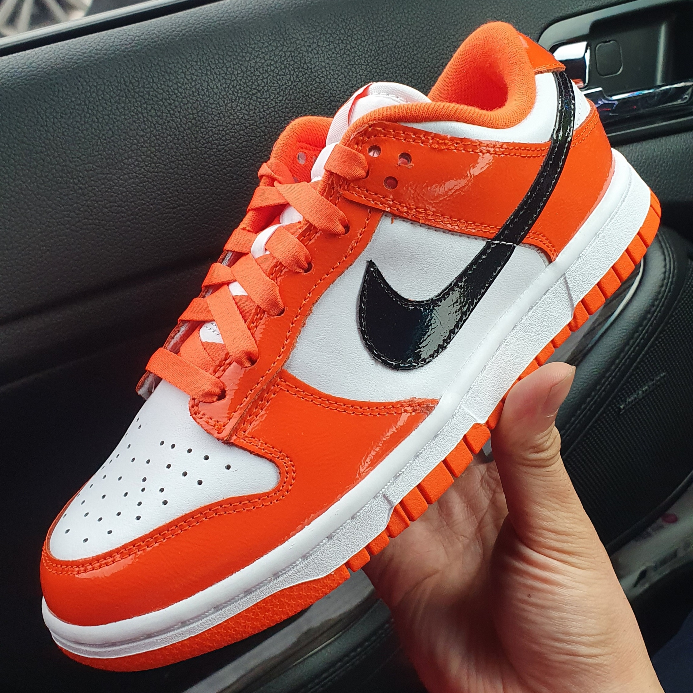 (W) Nike Dunk Low Essential Brilliant Orange 착용 스타일 - 2