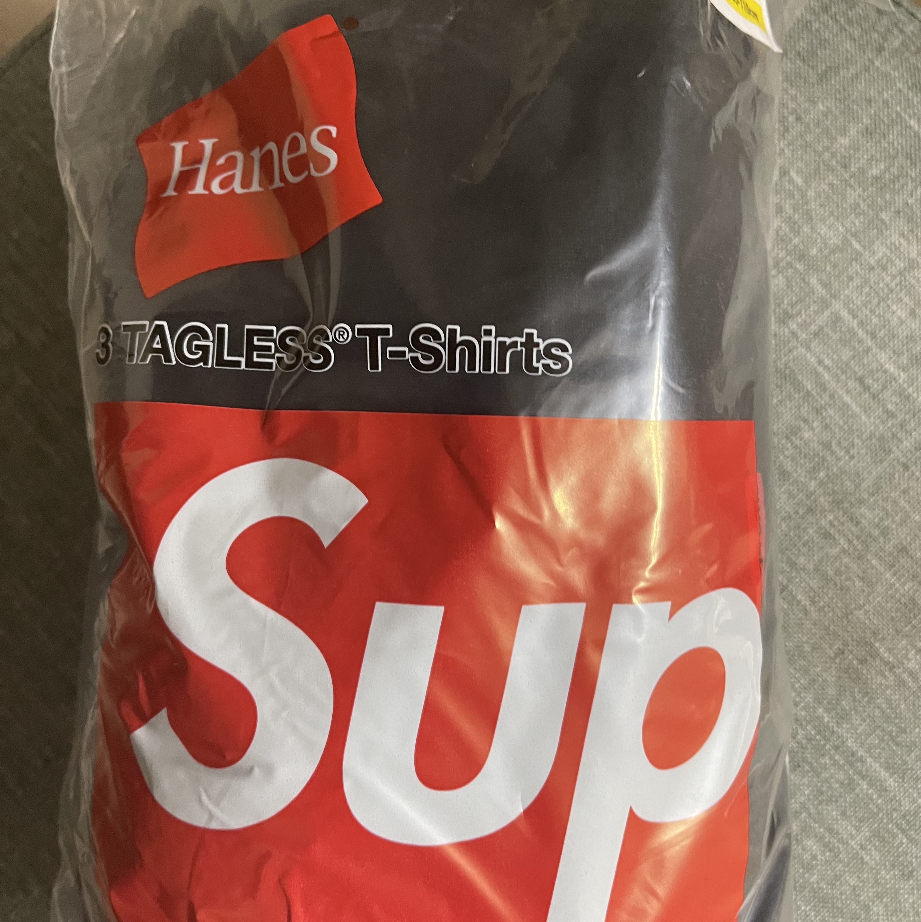 Supreme Hanes Tagless T-Shirts Black (3 Pack), Supreme x The North Face Trekking Convertible Backpack + Waist Bag Black - 22SS 착용 스타일 - 1