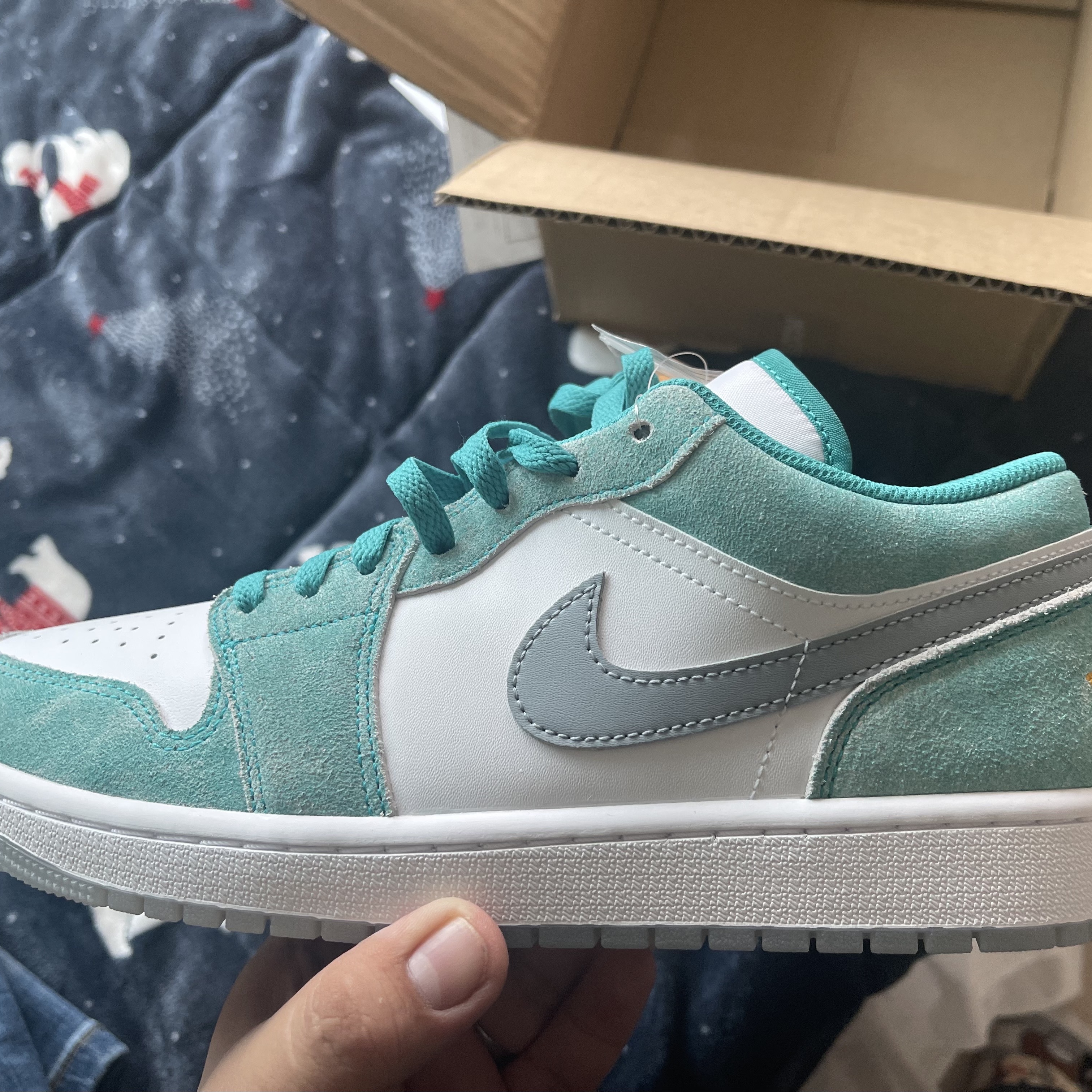 Jordan 1 Low SE New Emerald 착용 스타일 - 1