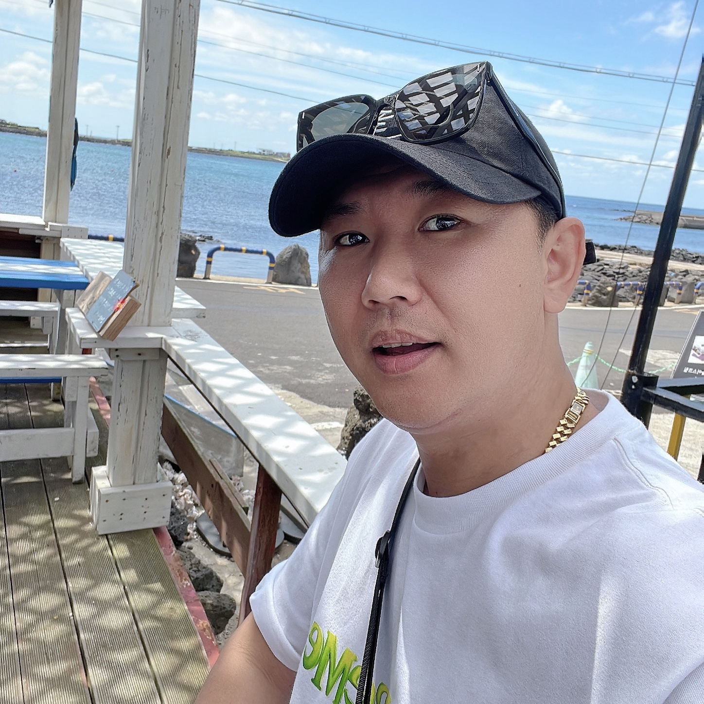 Dada Student Cap Navy, Supreme Shrek T-Shirt White - 21FW 착용 스타일
