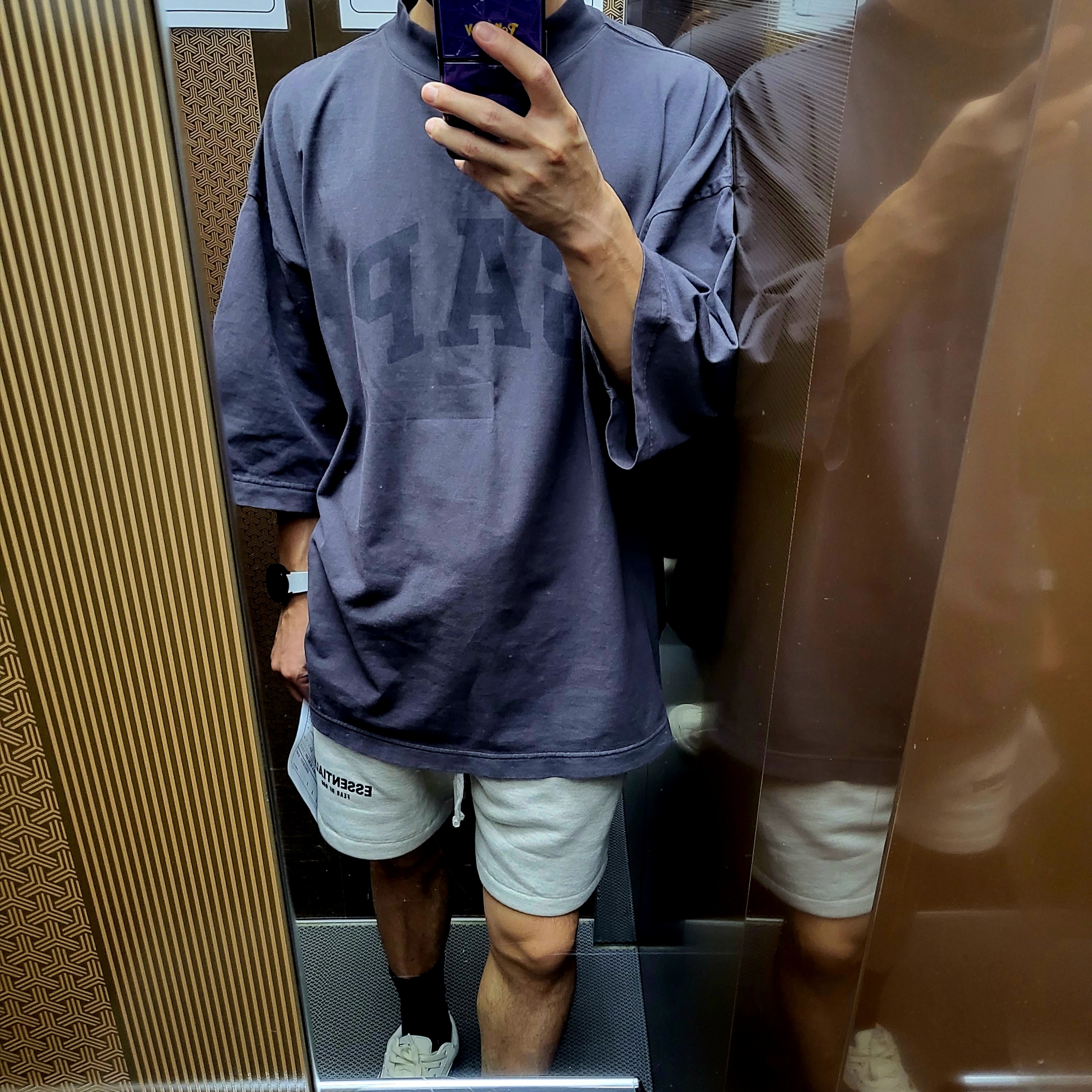 Yeezy Gap Engineered By Balenciaga Dove 3/4 Sleeve T-Shirt Dark Grey 착용 스타일