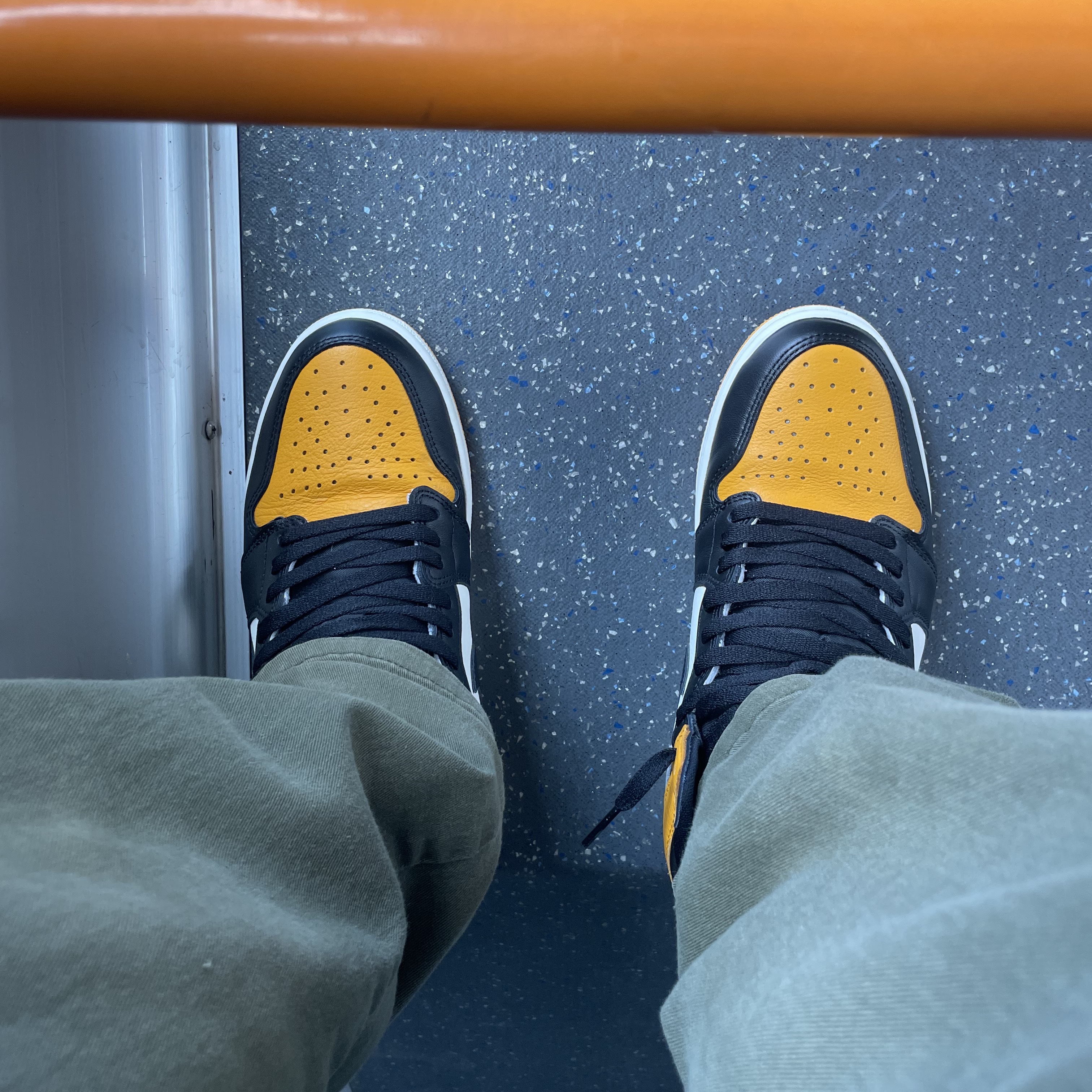 Jordan 1 Retro High OG Taxi 착용 스타일 - 2