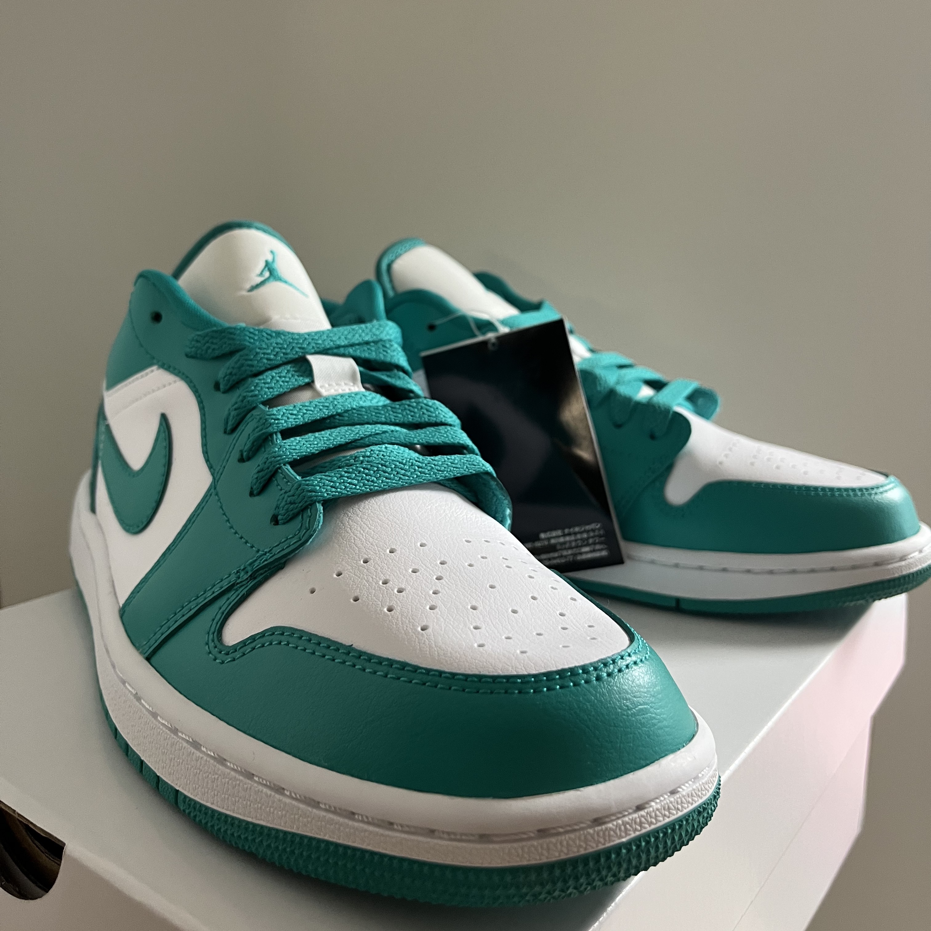 (W) Jordan 1 Low New Emerald 착용 스타일 - 2