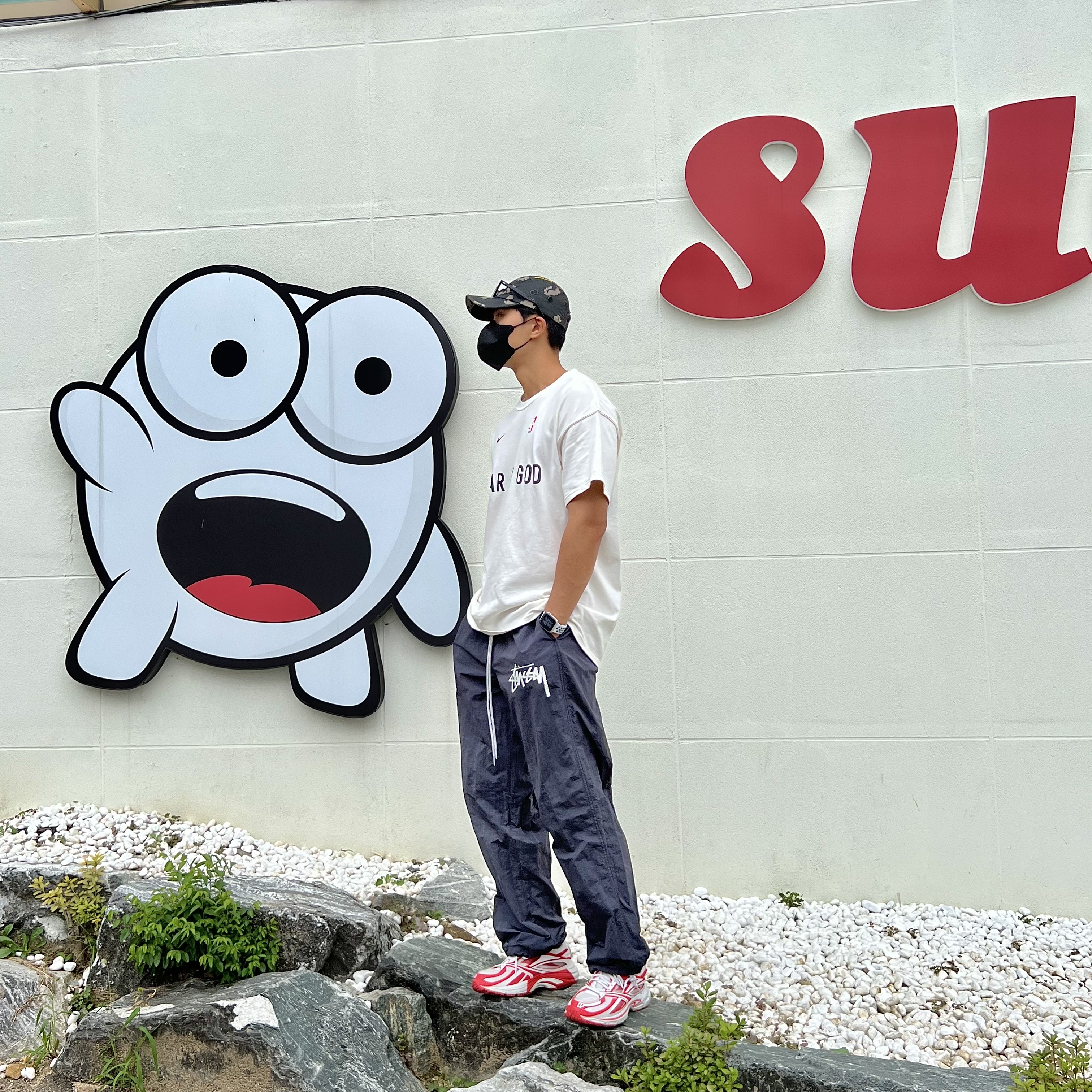 Nike x Stussy Beach Pants Off Noir, Nike x Fear of God Warm Up T-Shirt Pale Ivory 착용 스타일
