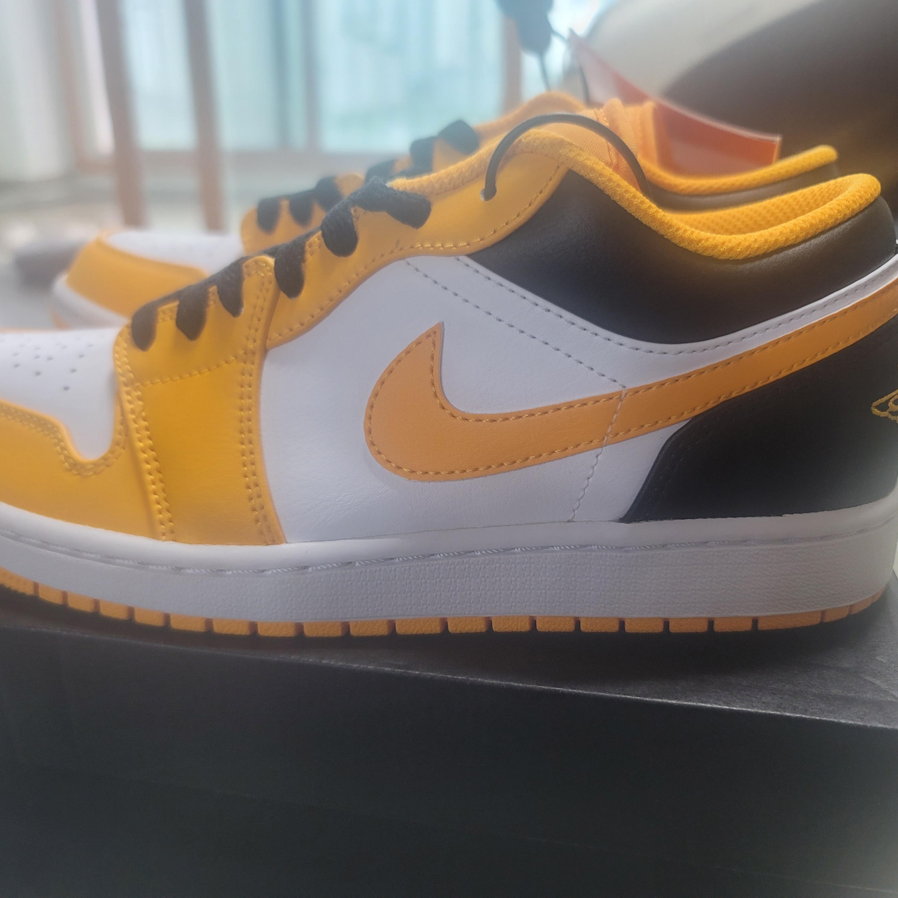 Jordan 1 Low Taxi 착용 스타일 - 1