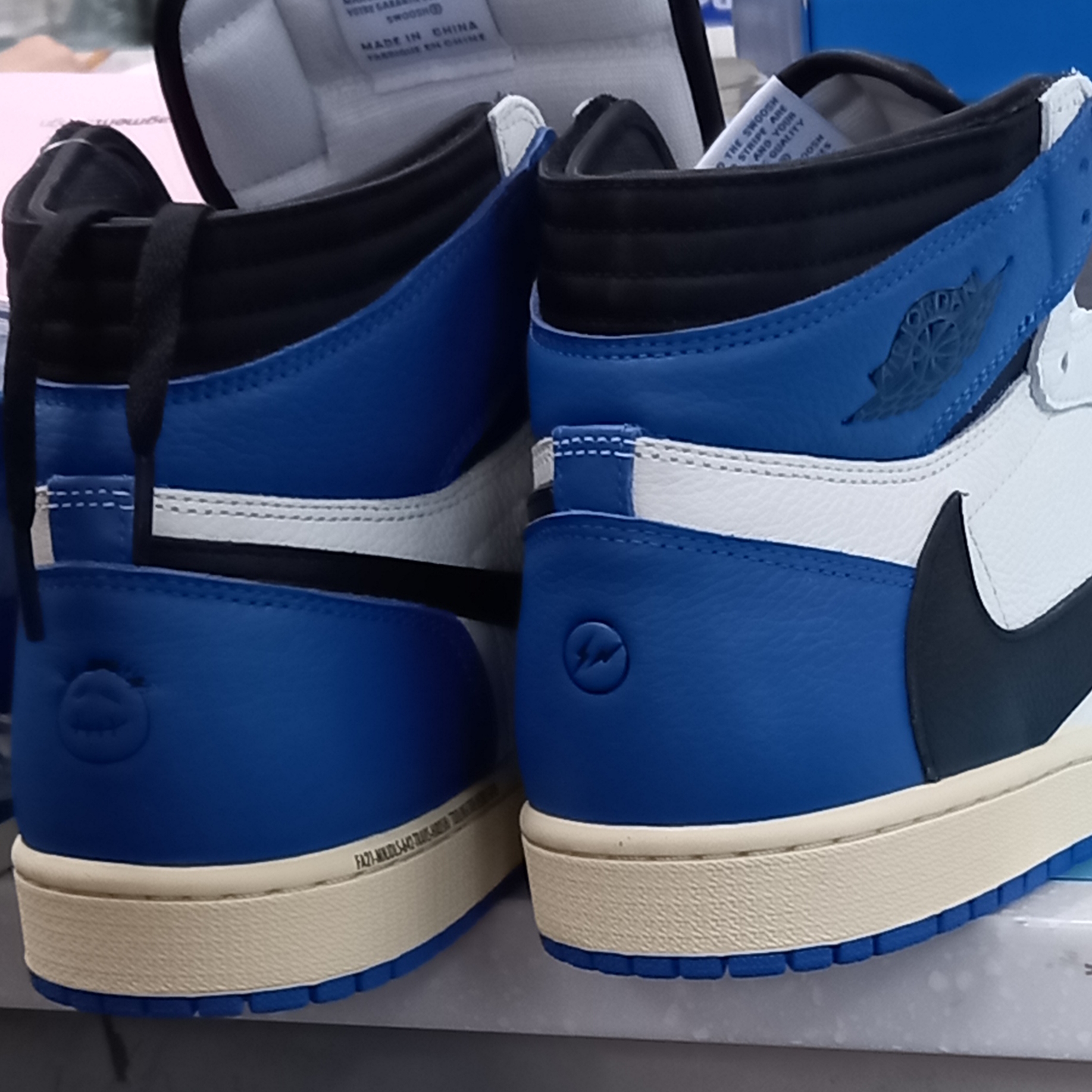 Jordan 1 x Travis Scott x Fragment Retro High OG SP Military Blue 착용 스타일