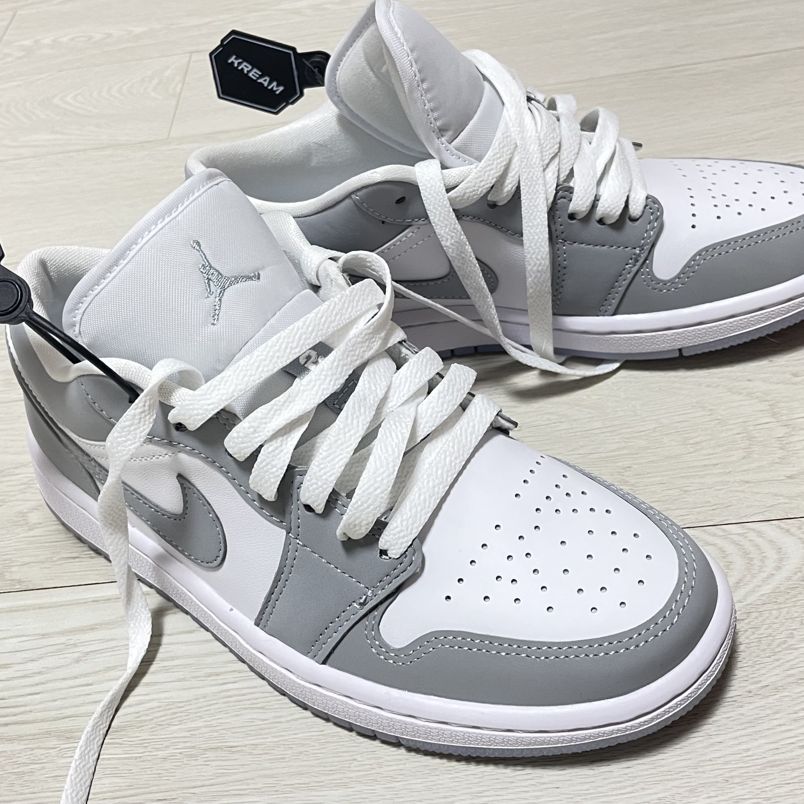 (W) Jordan 1 Low White Wolf Grey 착용 스타일