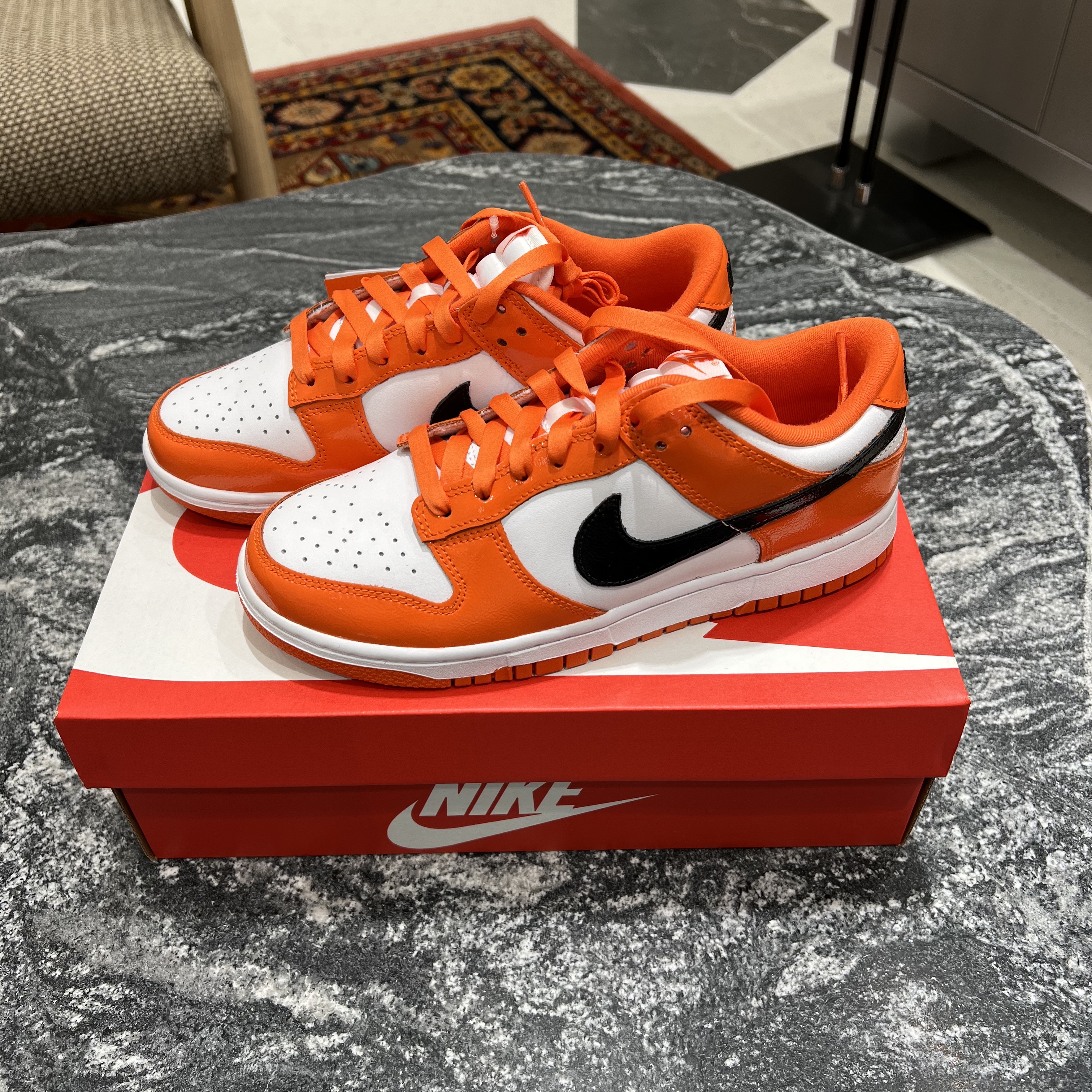 (W) Nike Dunk Low Essential Brilliant Orange 착용 스타일 - 3