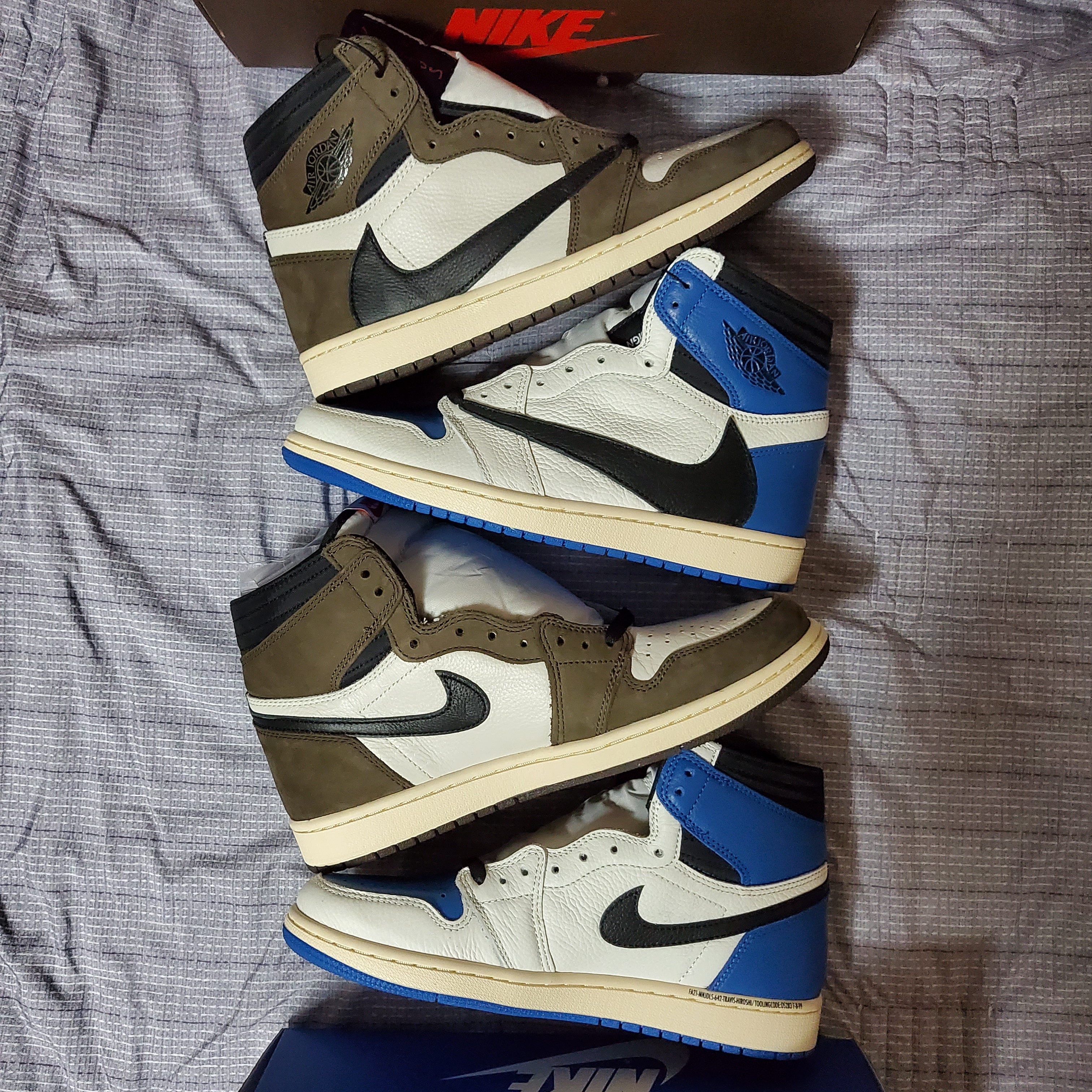 Jordan 1 x Travis Scott Retro High OG SP Mocha, Jordan 1 x Travis Scott x Fragment Retro High OG SP Military Blue 착용 스타일 - 1