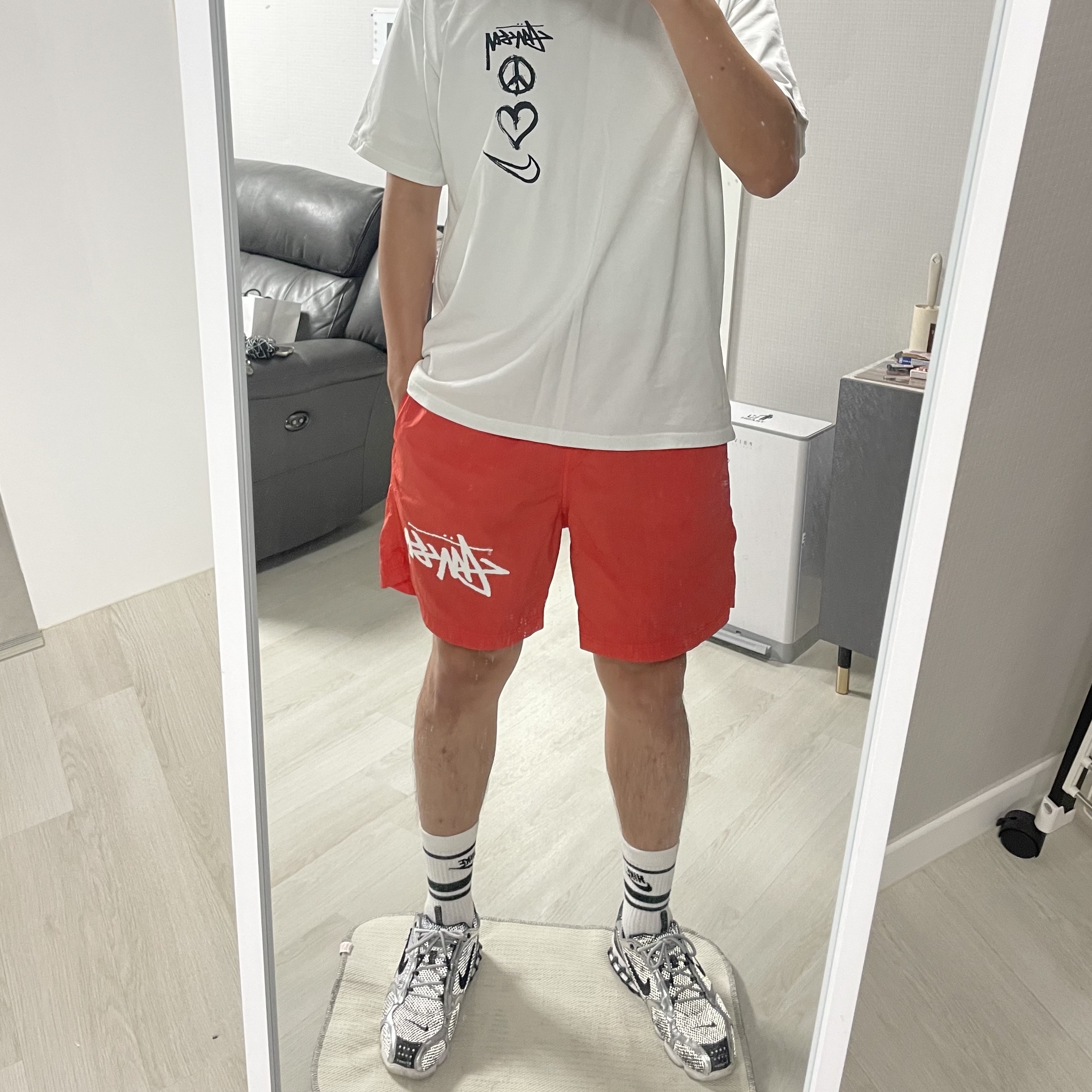 Nike x Stussy NRG FL SS 8 Ball T-Shirt White (DO9322-100), Nike x Stussy Water Shorts Off Noir 착용 스타일 - 2