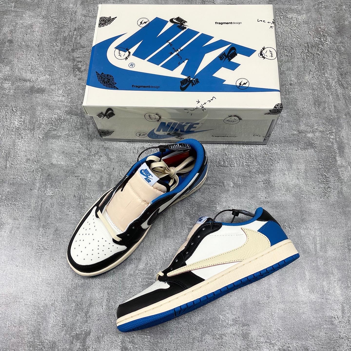 Jordan 1 x Travis Scott x Fragment Retro Low OG SP Military Blue 착용 스타일 - 2