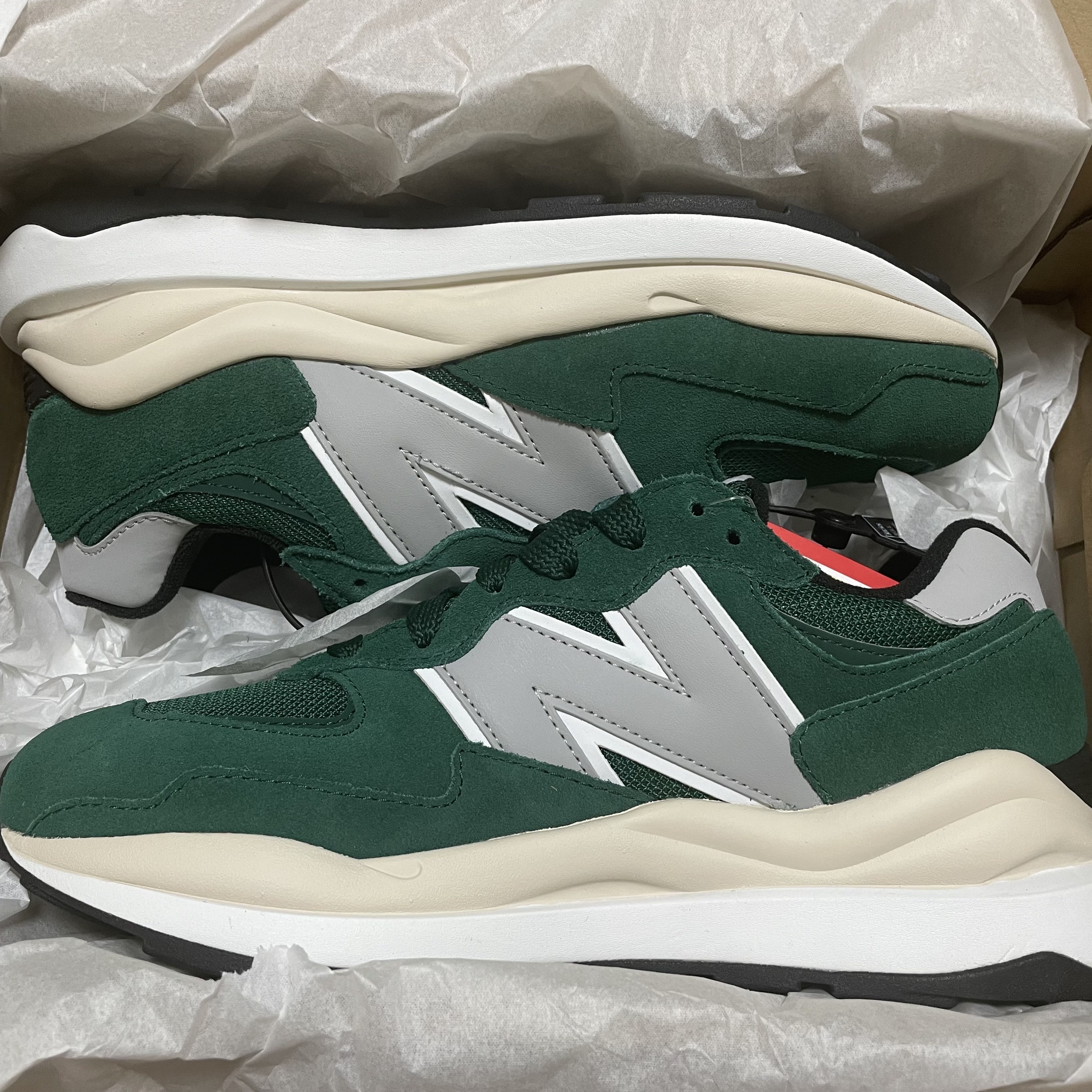 New Balance 5740 Green Rain Cloud 착용 스타일