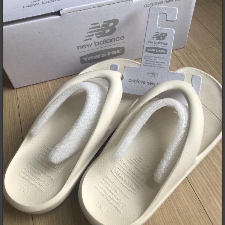 New Balance x Taw&Toe Flip Flop Ivory 착용 스타일