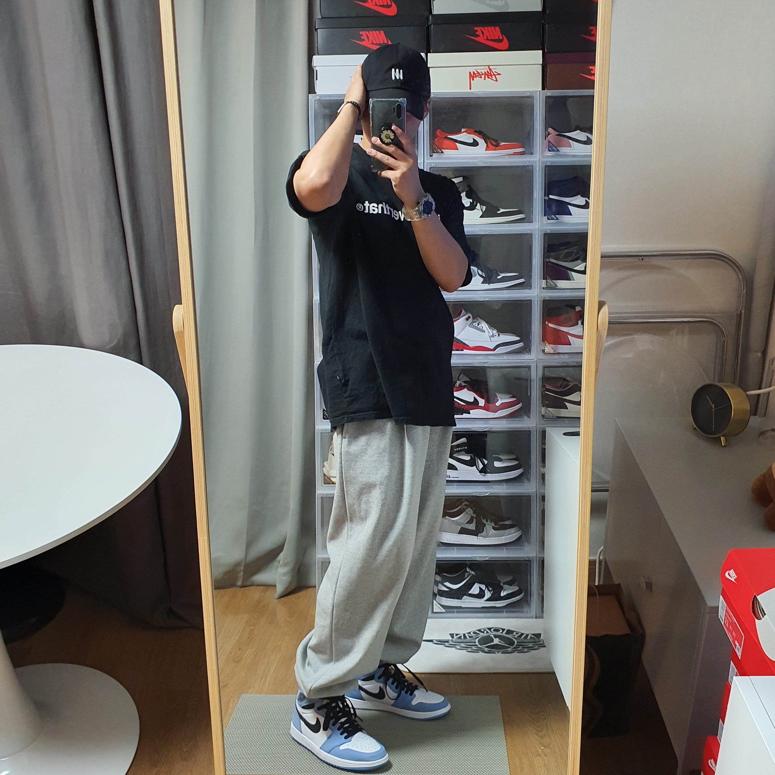 Jordan 1 Retro High OG University Blue 착용 스타일