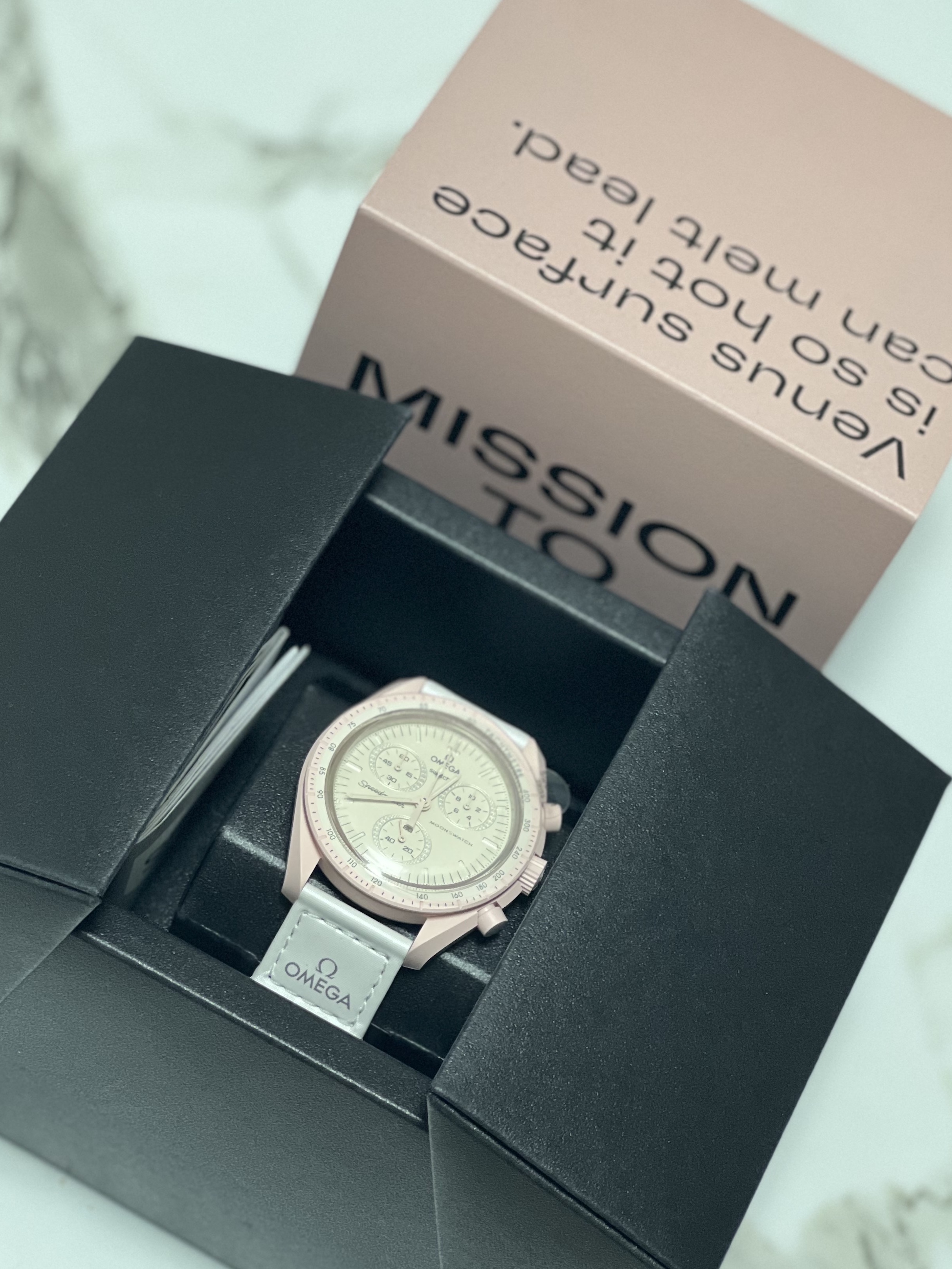 Swatch x Omega Bioceramic MoonSwatch Mission To Venus 착용 스타일 - 2