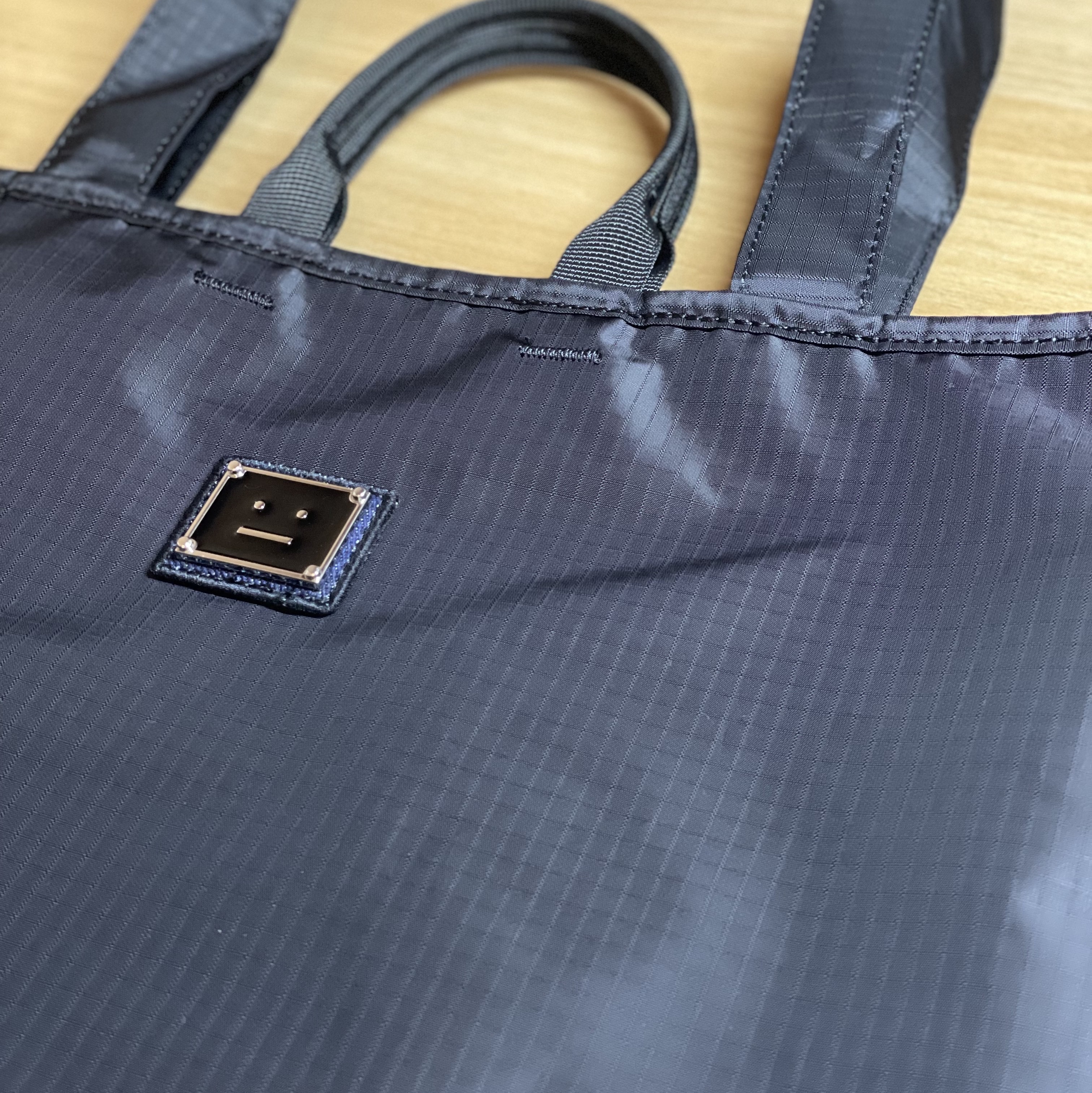Acne Studios Tote Face Bag Black 착용 스타일