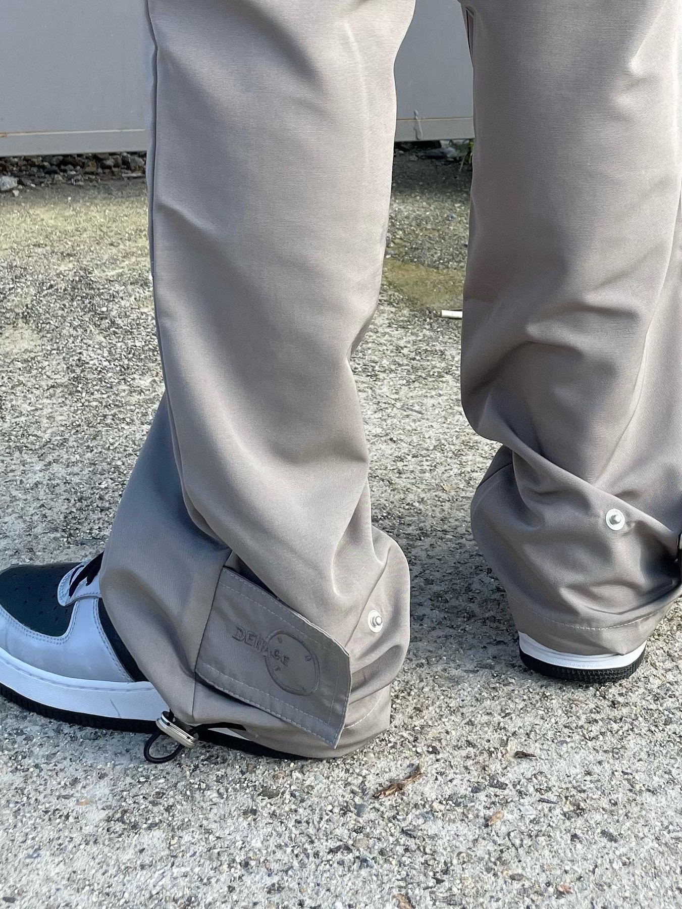 Nike Air Force 1 B Silver Snake 착용 스타일 - 4