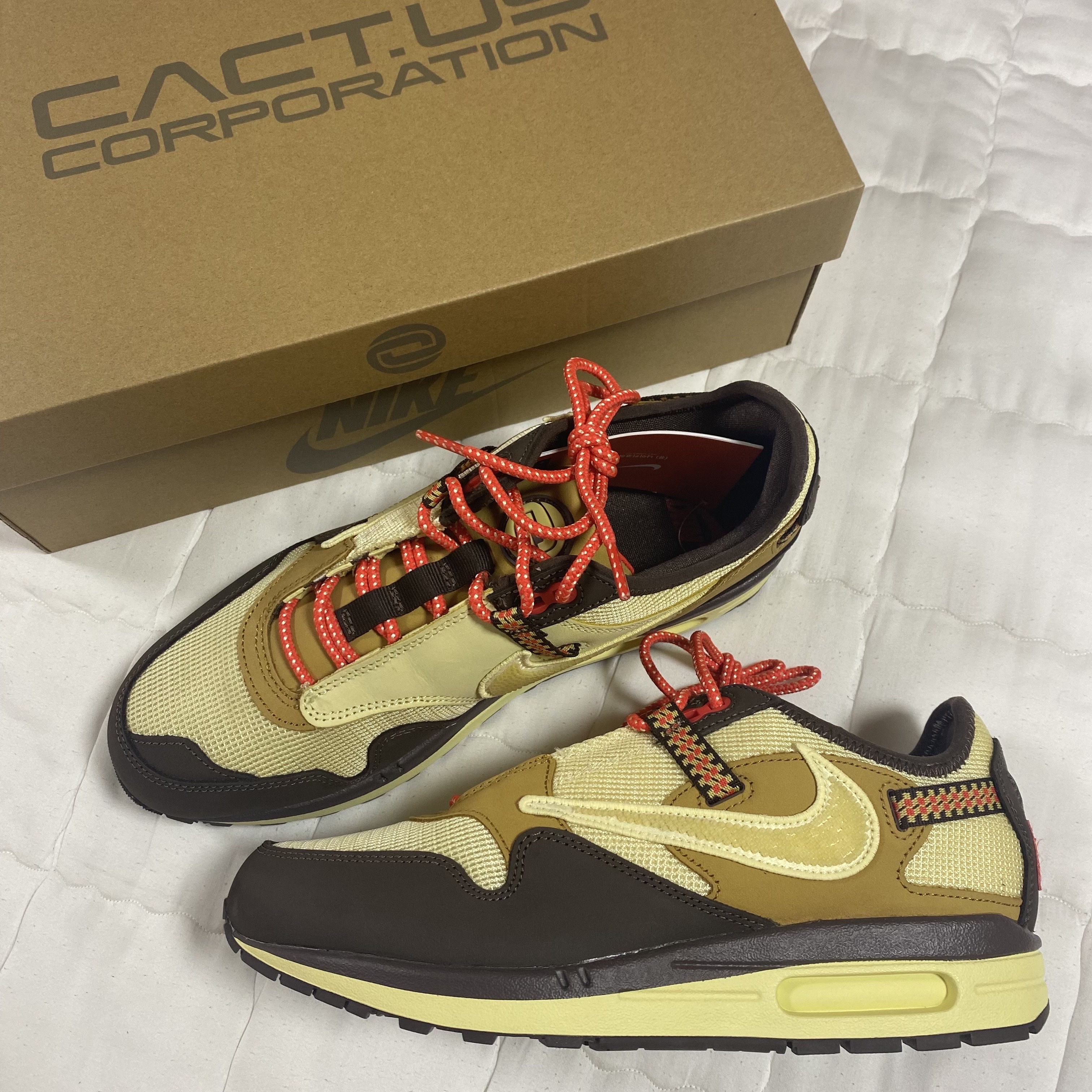 Nike x Travis Scott Air Max 1 Cact.us Brown 착용 스타일 - 1