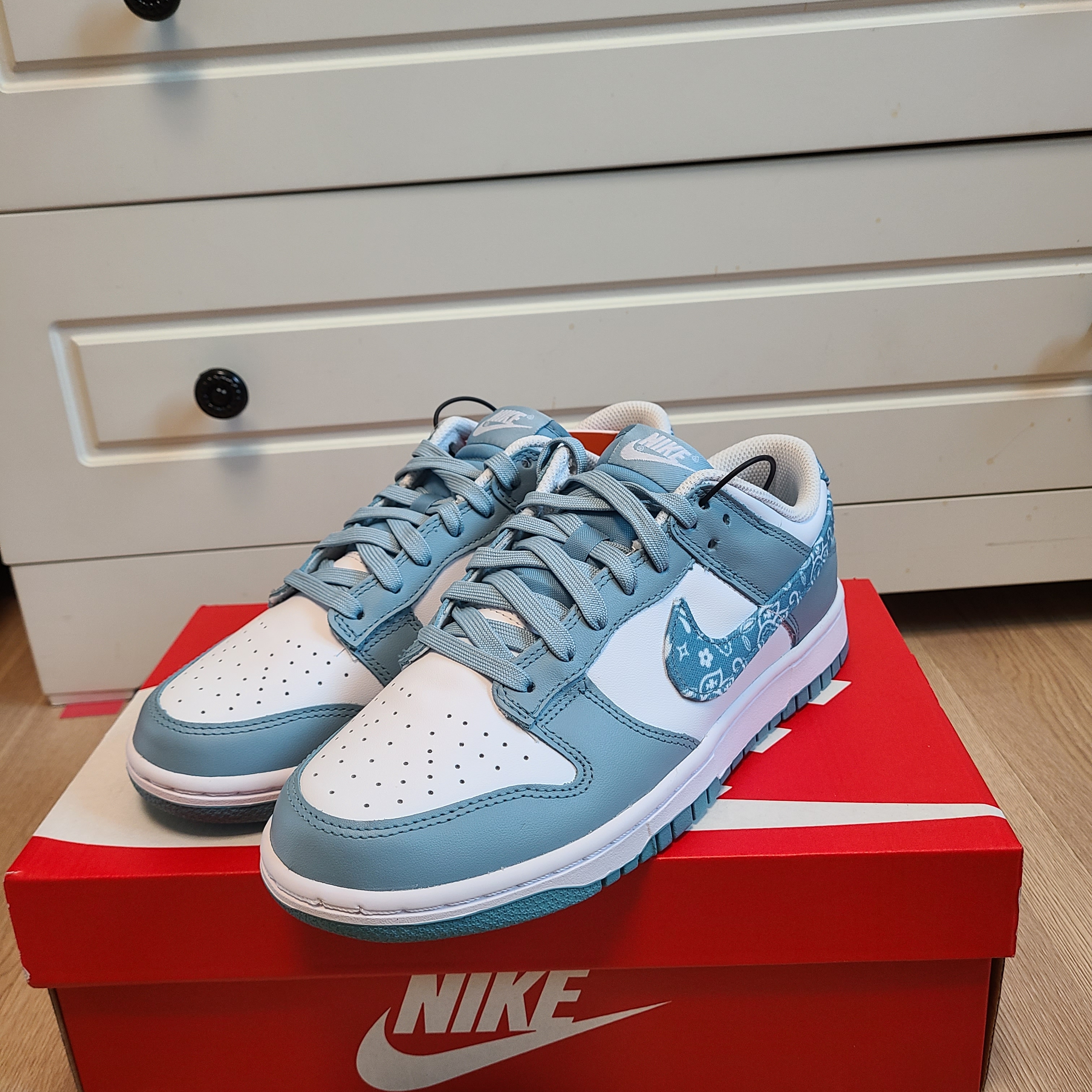 (W) Nike Dunk Low Essential Blue Paisley 착용 스타일