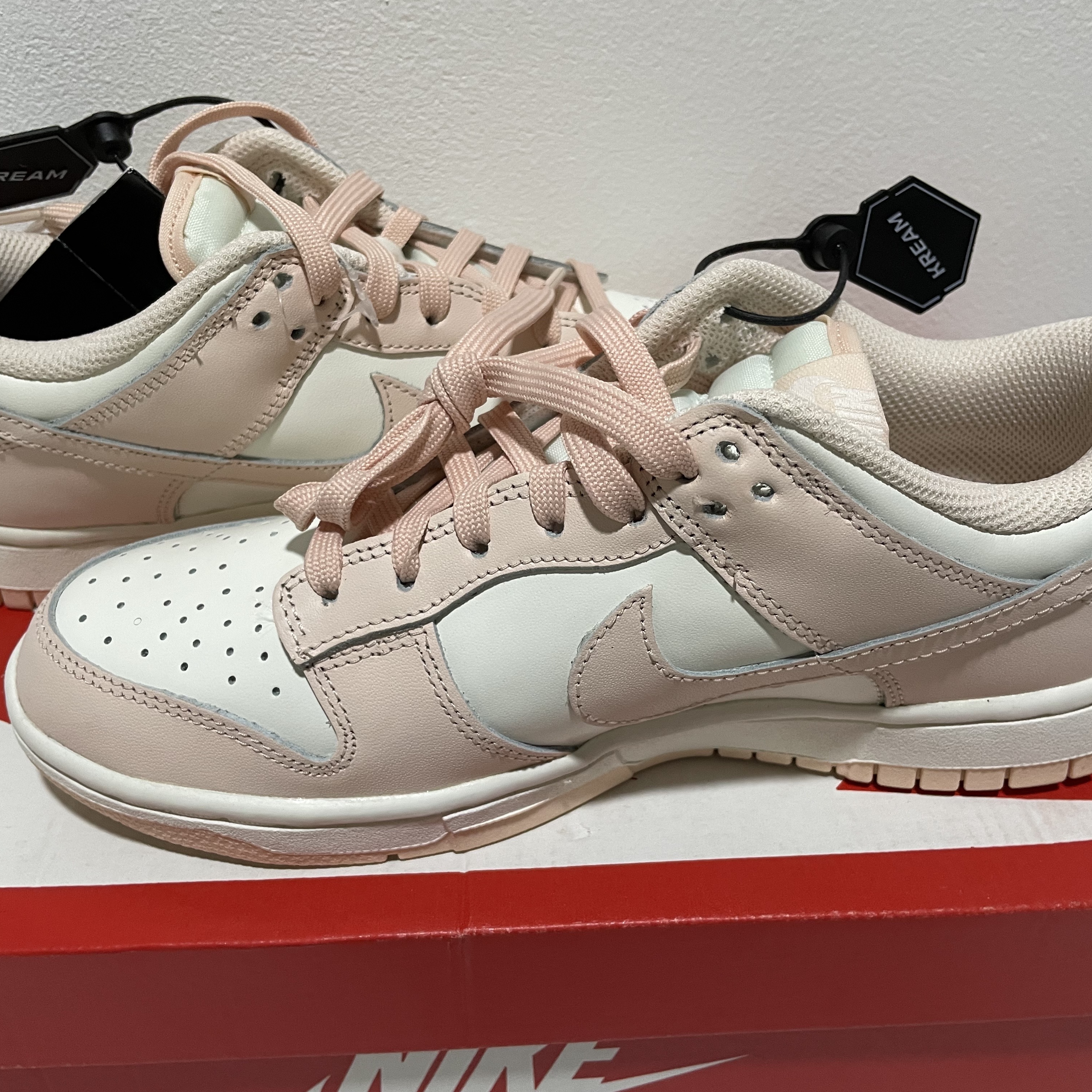 (W) Nike Dunk Low Orange Pearl 착용 스타일 - 1