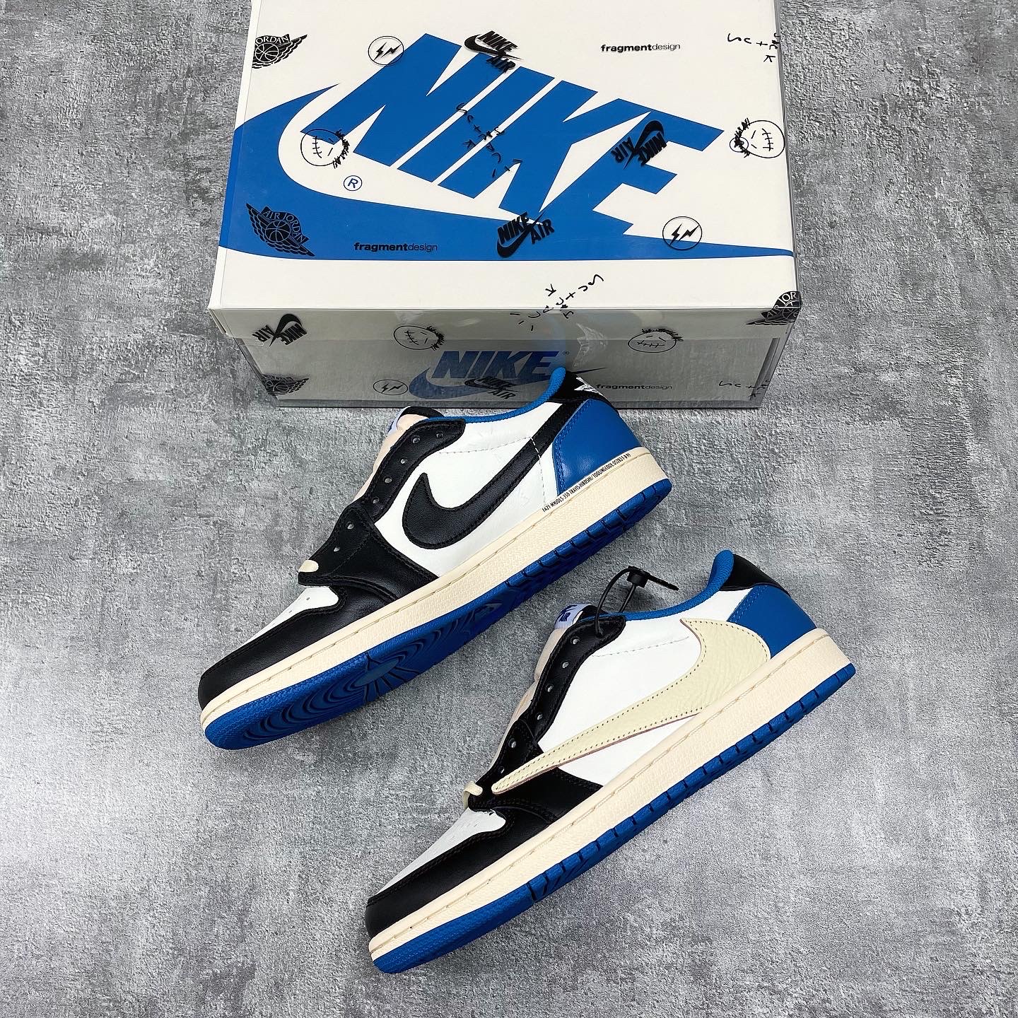 Jordan 1 x Travis Scott x Fragment Retro Low OG SP Military Blue 착용 스타일 - 4