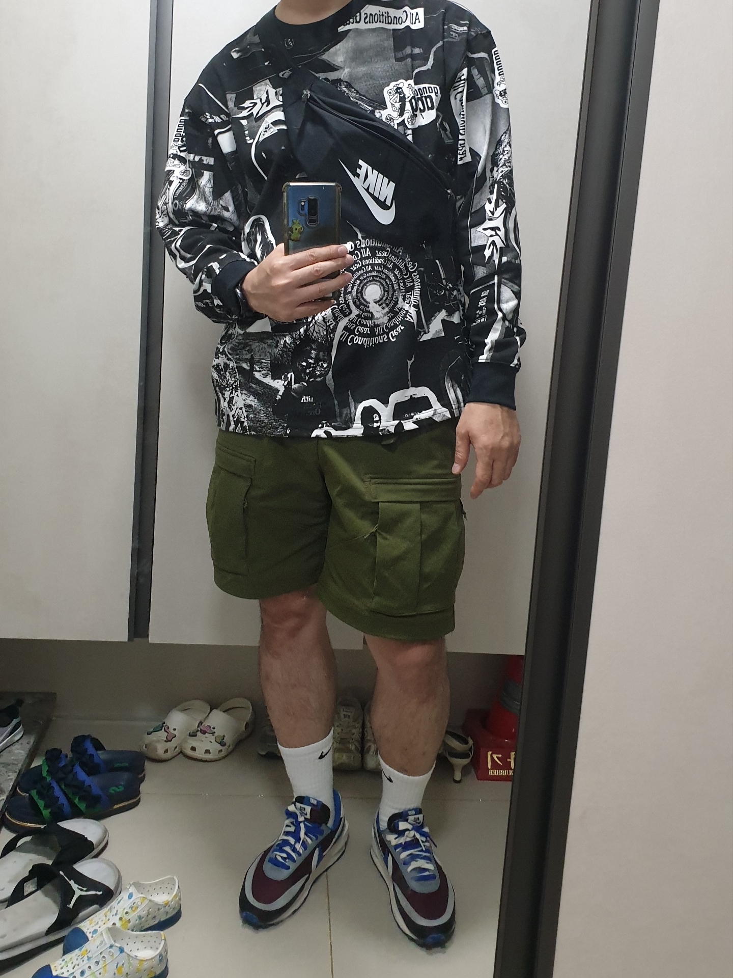 Nike ACG Glacier Long Sleeve T-Shirt Black - Asia, Nike ACG Smith Summit Cargo Pants Rough Green - Asia 착용 스타일