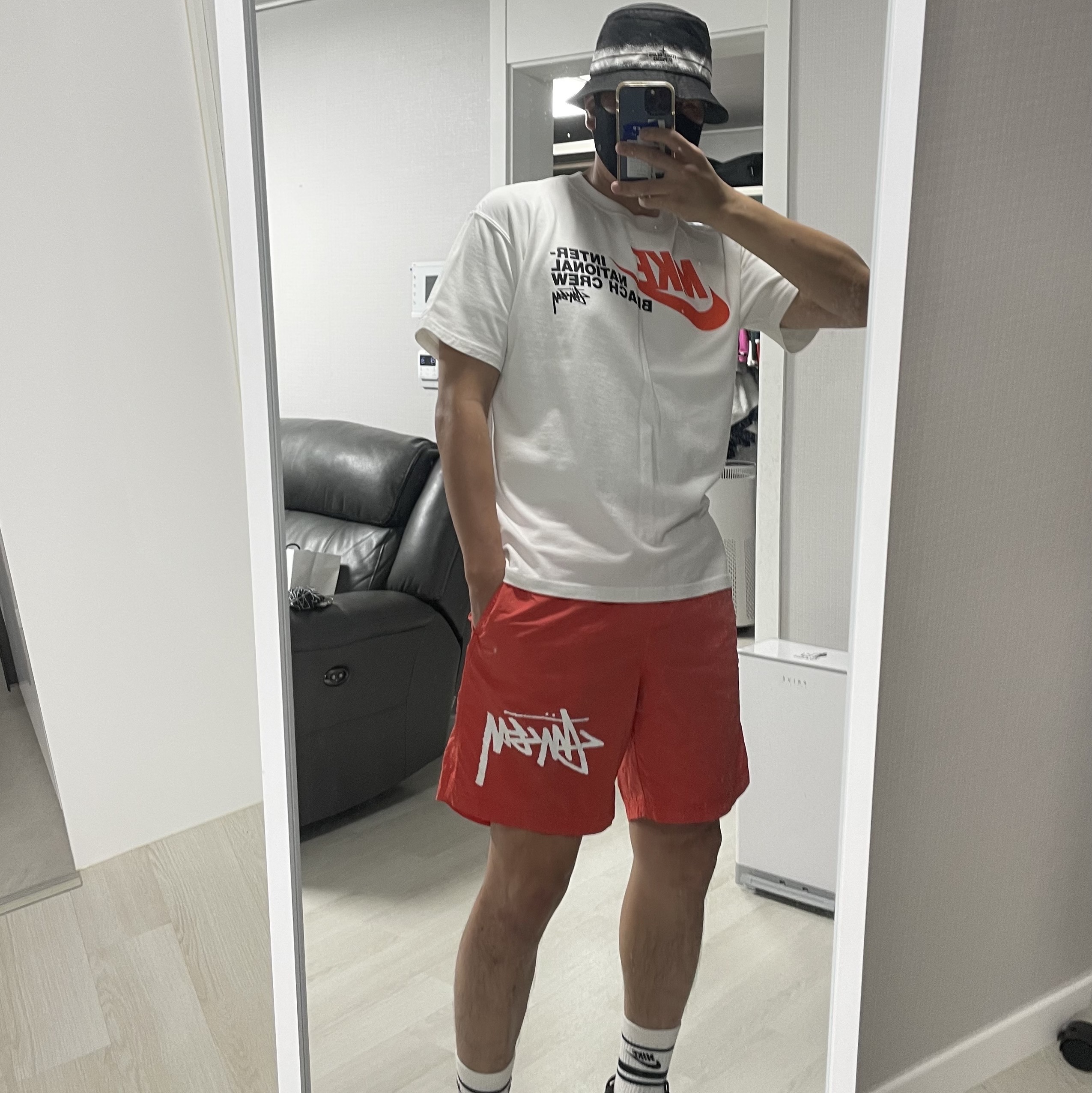 Nike x Stussy NRG FL SS 8 Ball T-Shirt White (DO9322-100), Nike x Stussy Water Shorts Off Noir 착용 스타일 - 4