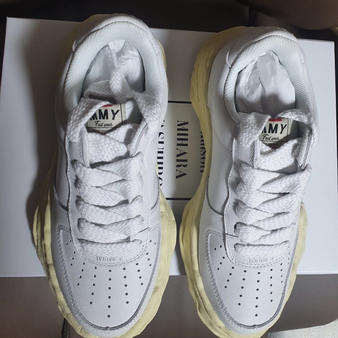 Maison Mihara Yasuhiro Wayne VL OG Sole Leather Low-top Sneakers White 착용 스타일 - 1