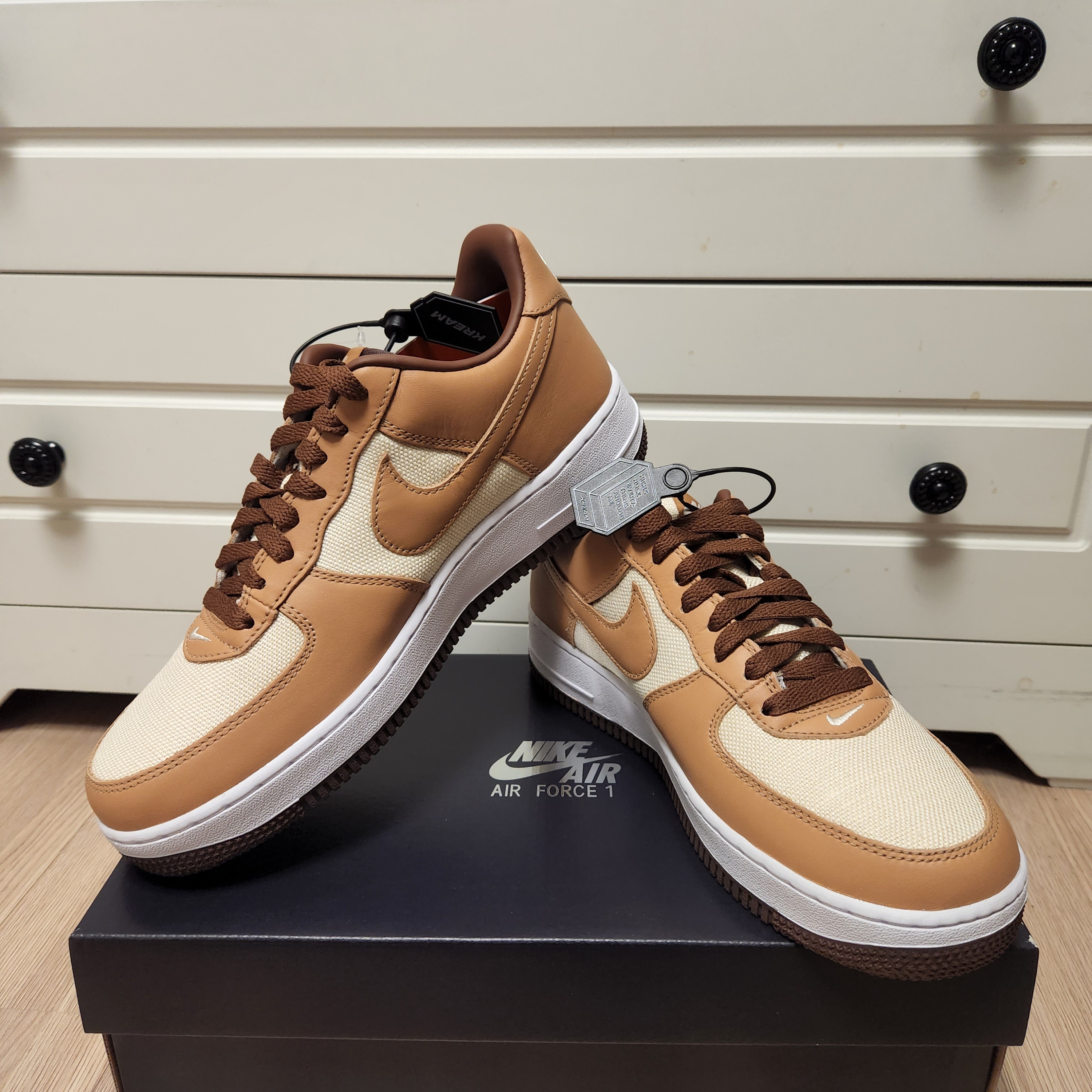 Nike Air Force 1 Low QS Acorn 2021 착용 스타일
