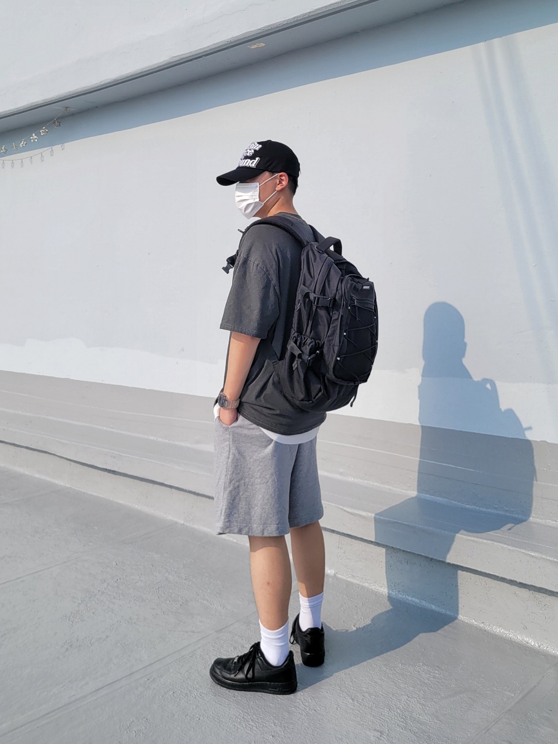Nike Air Force 1 '07 Low Triple Black 착용 스타일 - 3